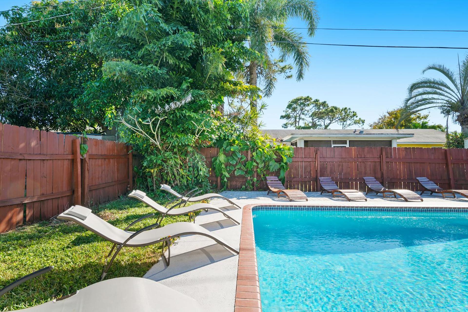 Tropical Escape Pool Sauna 4bdrm 8 Min Bch Villa Boynton Beach