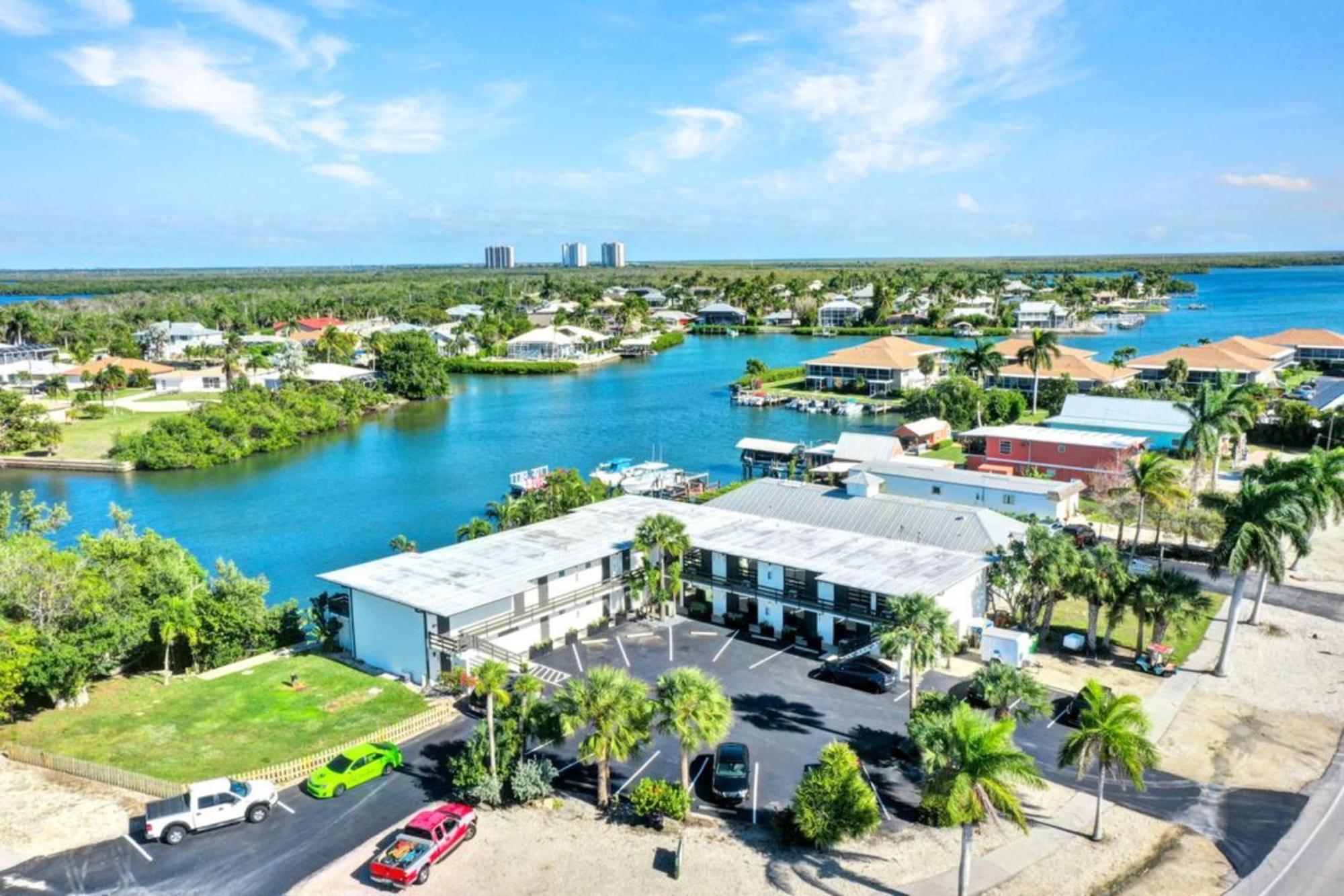Waterfront - Isles Of Capri - Island Retreat - Marco Island - Naples Apartment Naples