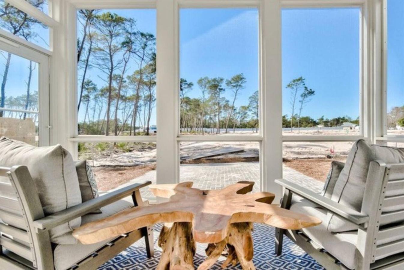 New Pool 4 Bdr Screened Porch Holiday home