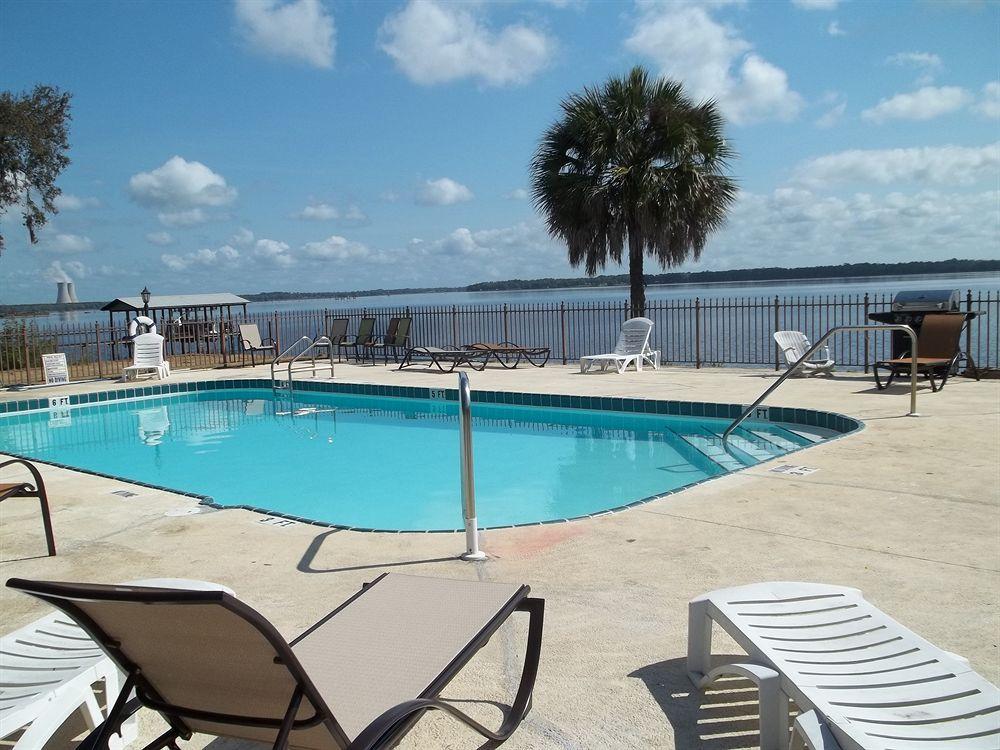 Crystal Cove Riverfront Resort Palatka