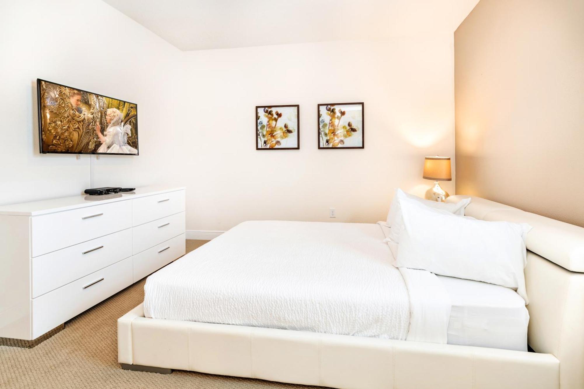 Exquisite With Media & Games Near By Rentyl - 7600m * Orlando