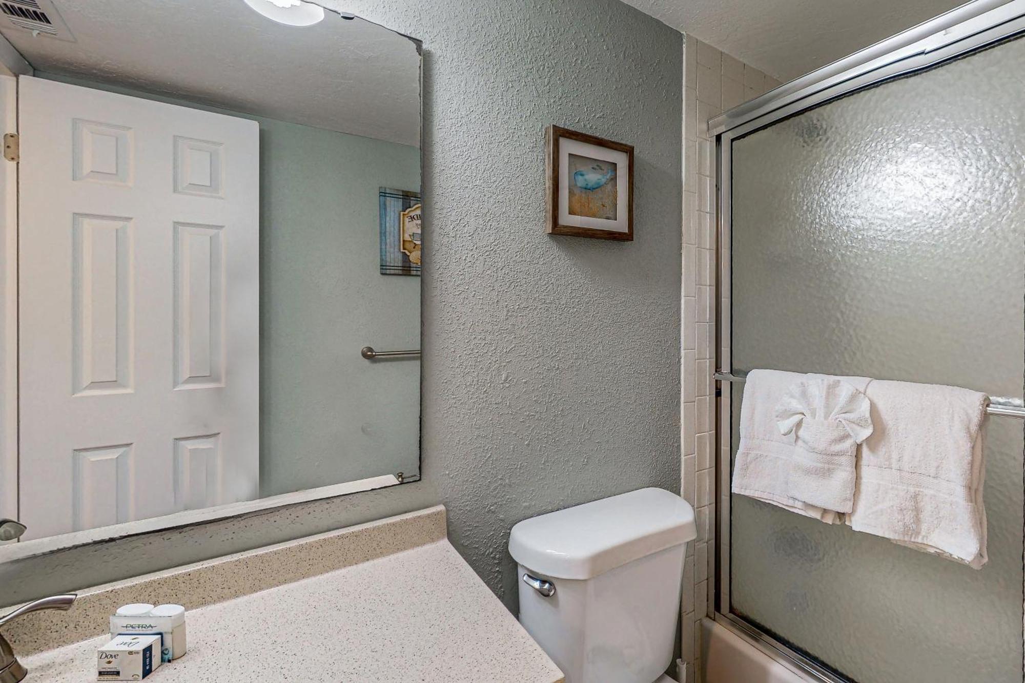 Point East Apartment *