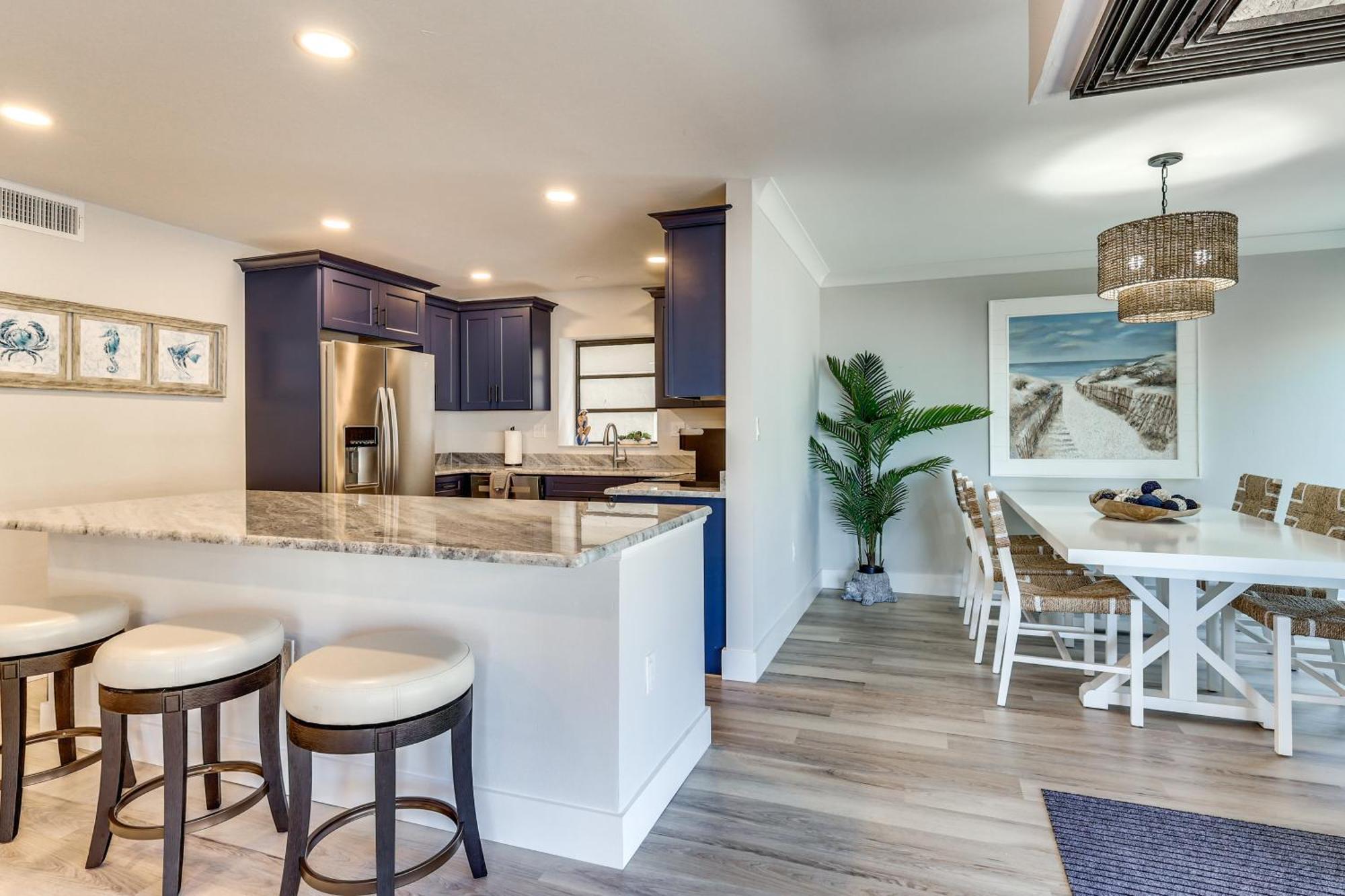 Apartment Luxury With Ocean View Steps To