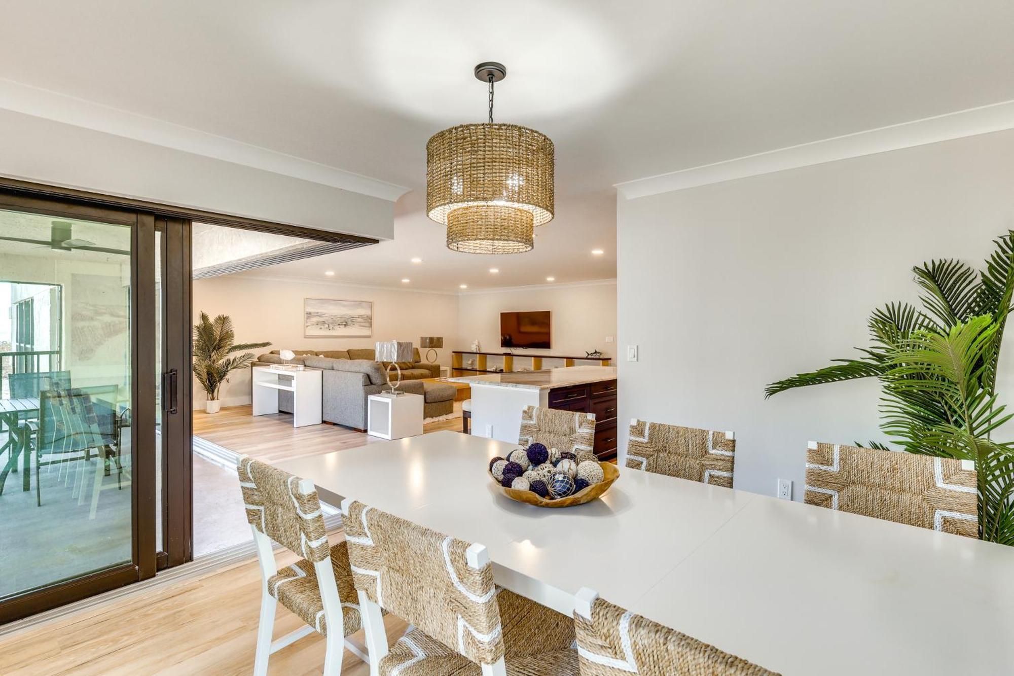 Apartment Luxury With Ocean View Steps To Sanibel
