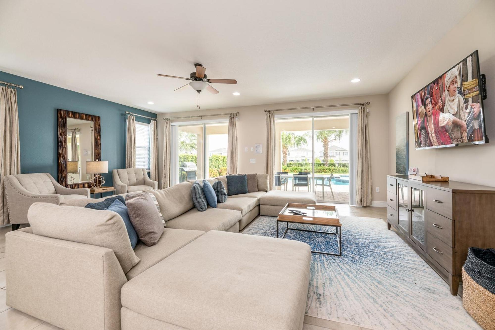 Modern Retreat: Water Park Access & Amenities Holiday home *