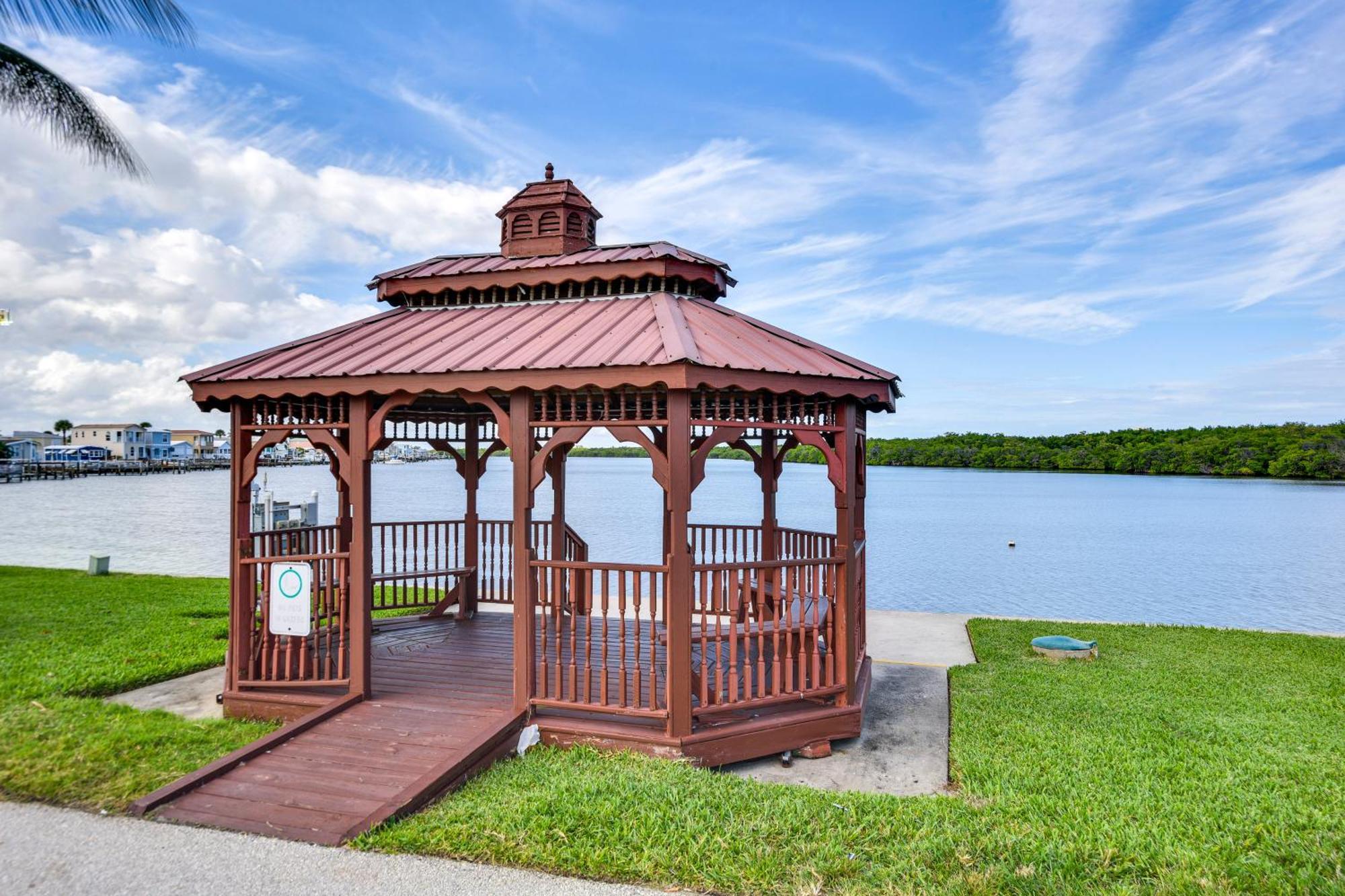 Nettles Island Jensen Walk To Ocean! * Jensen Beach