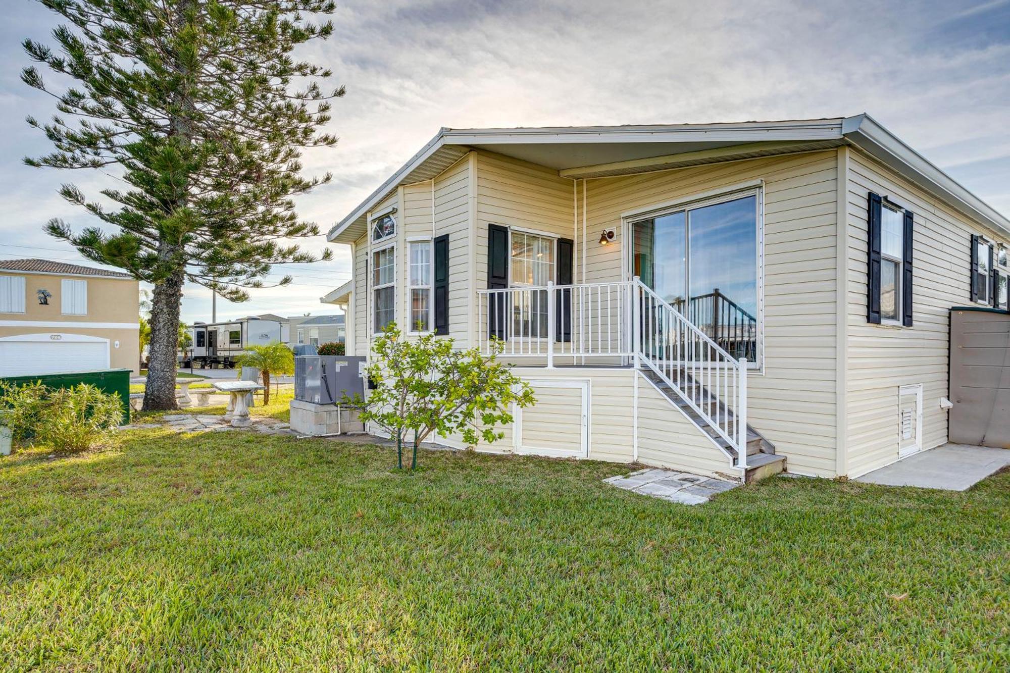 Nettles Island Jensen Walk To Ocean! * Jensen Beach