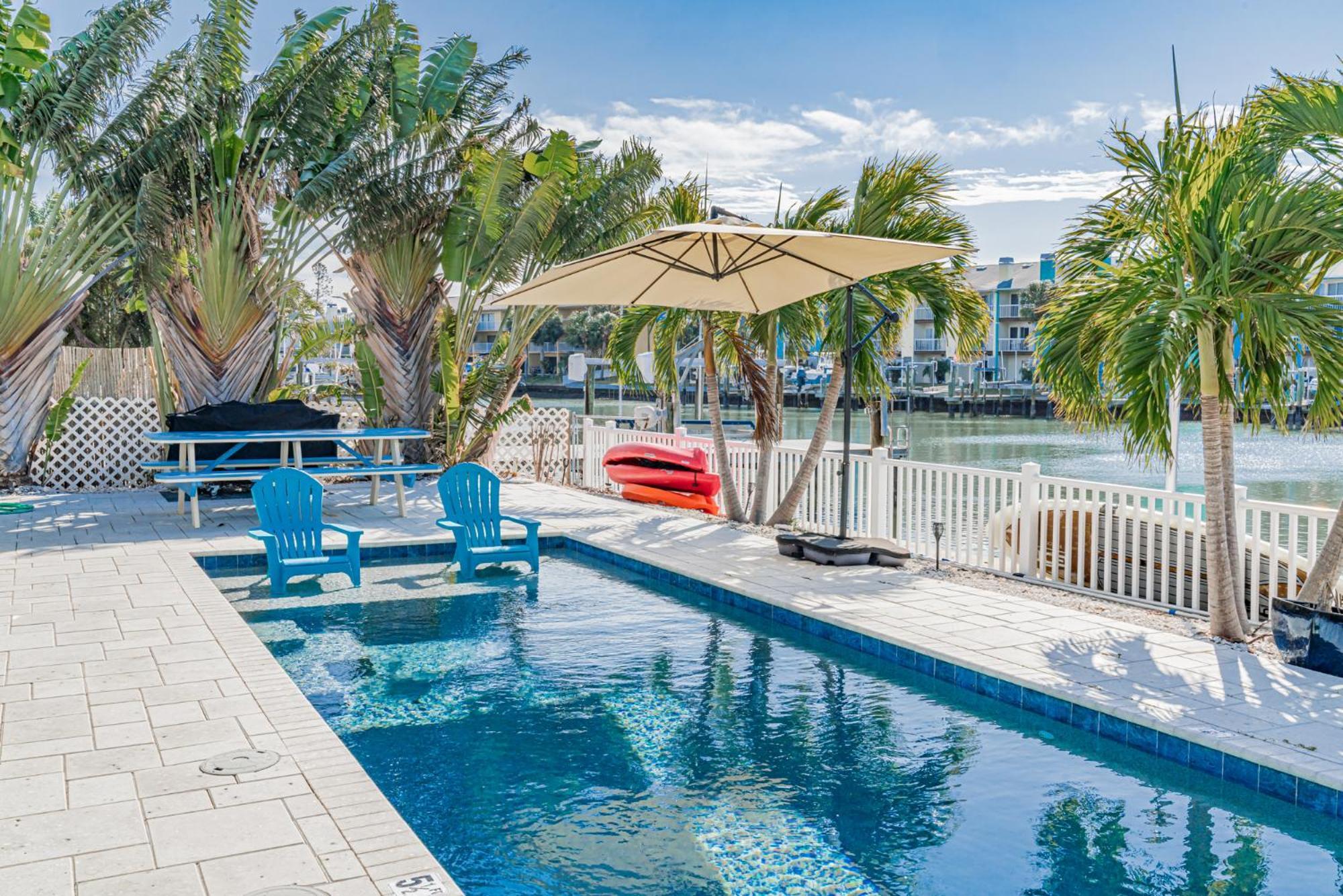 Unleash Paradise At Bahia Paradise With Waterfront Pool & Pet Friendly Clearwater Beach
