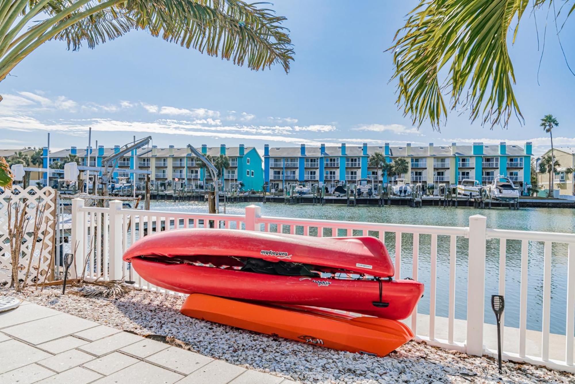 Unleash Paradise At Bahia Paradise With Waterfront Pool & Pet Friendly Holiday home *