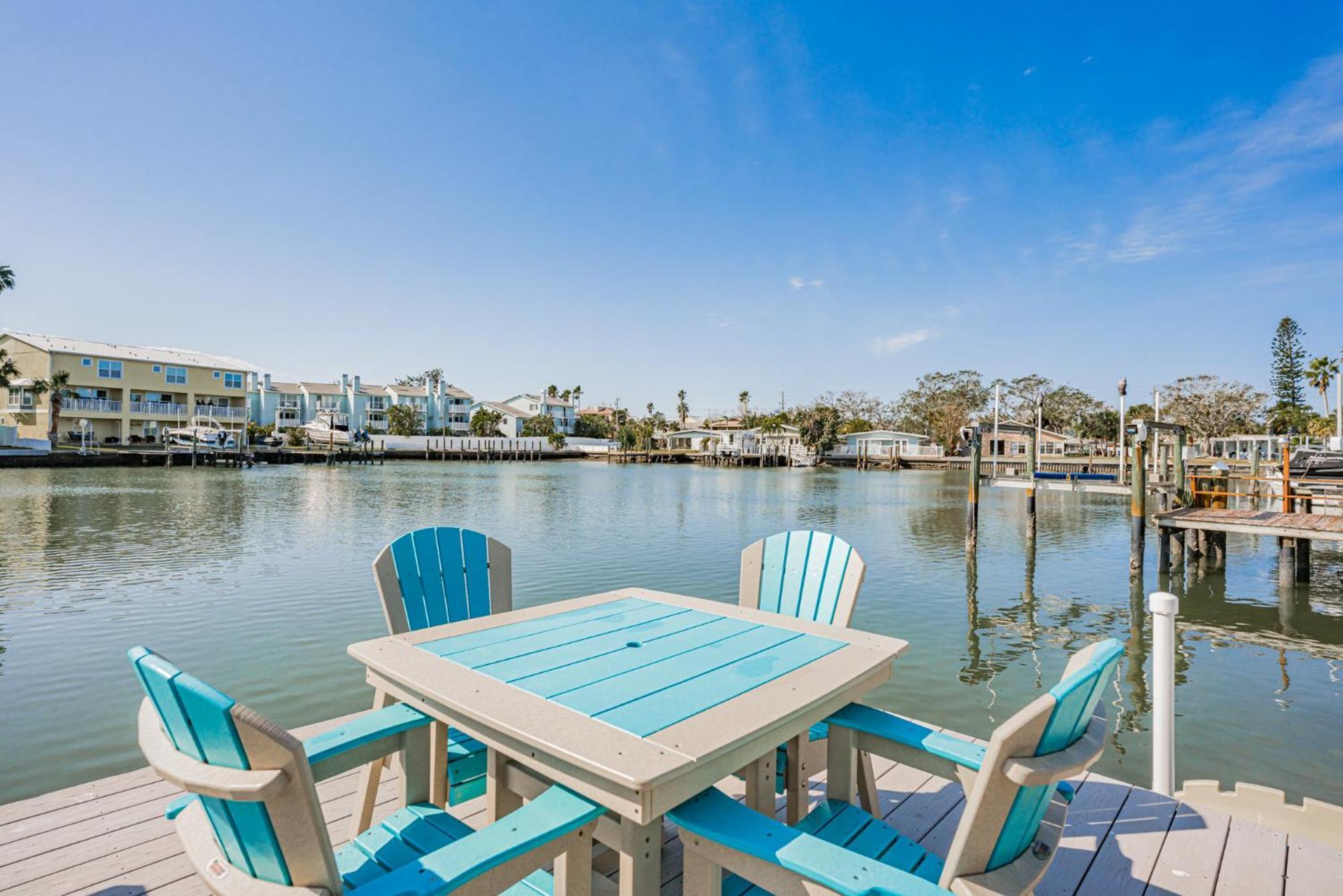 Unleash Paradise At Bahia Paradise With Waterfront Pool & Pet Friendly Holiday home