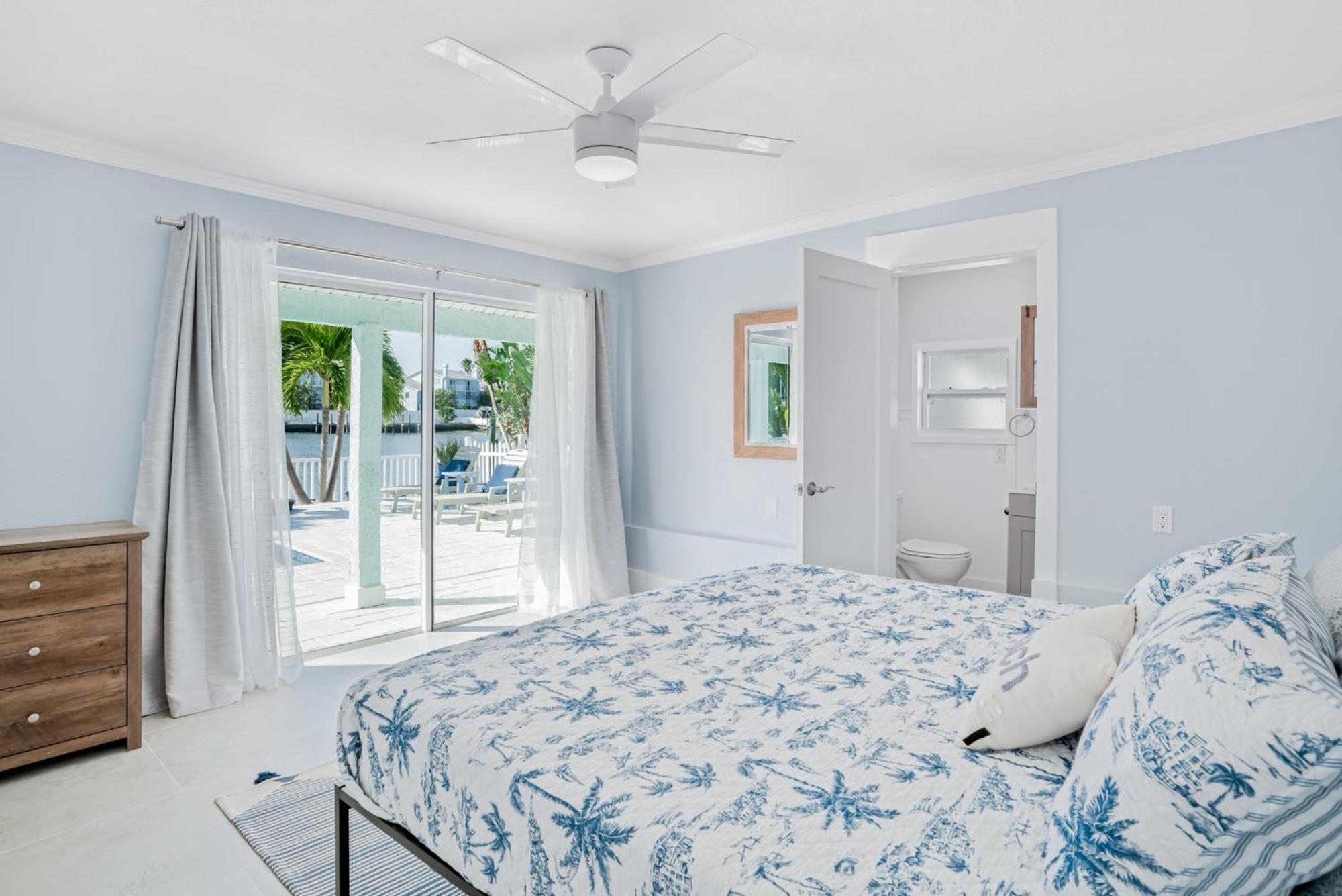 Unleash Paradise At Bahia Paradise With Waterfront Pool & Pet Friendly Clearwater Beach