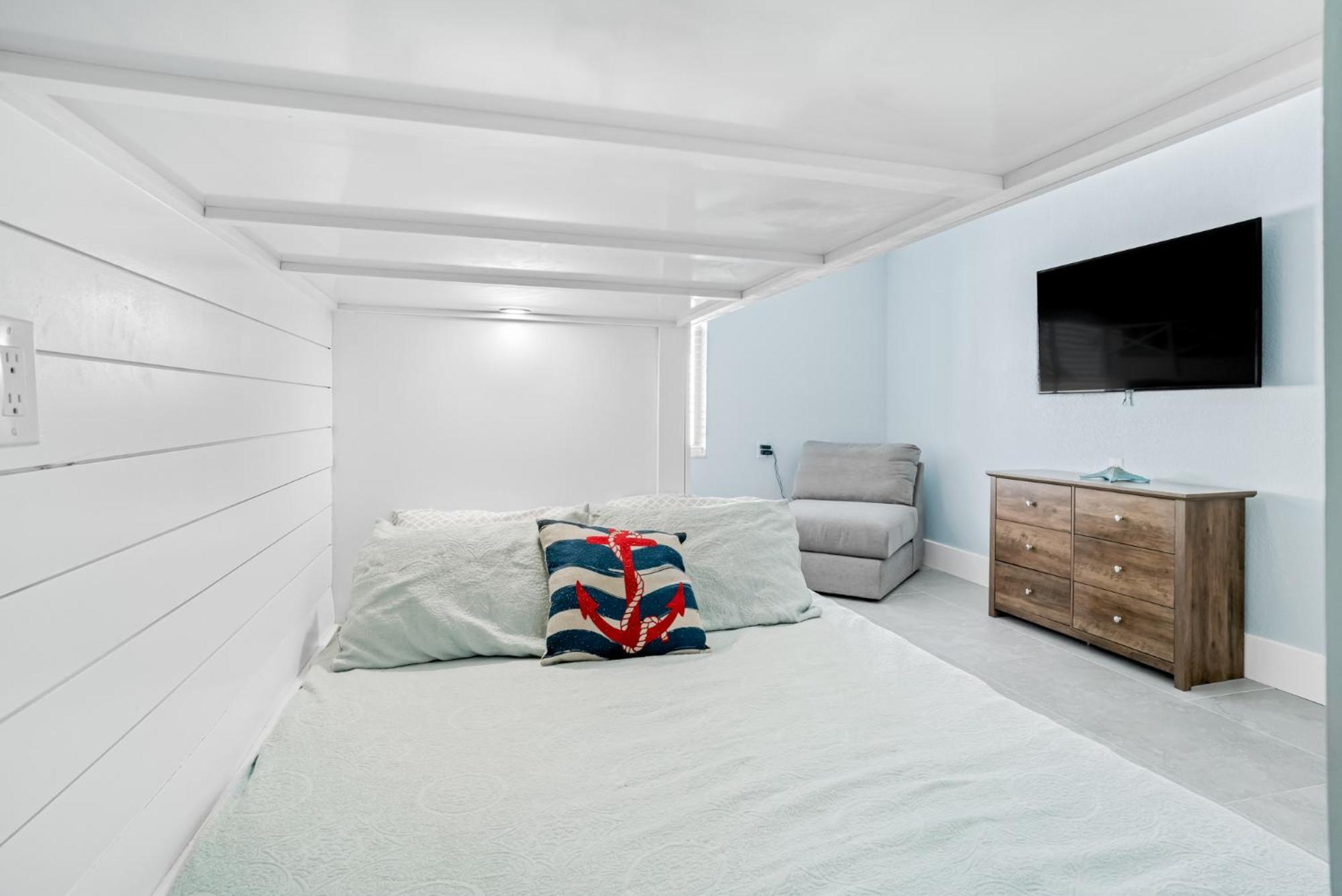 Unleash Paradise At Bahia Paradise With Waterfront Pool & Pet Friendly