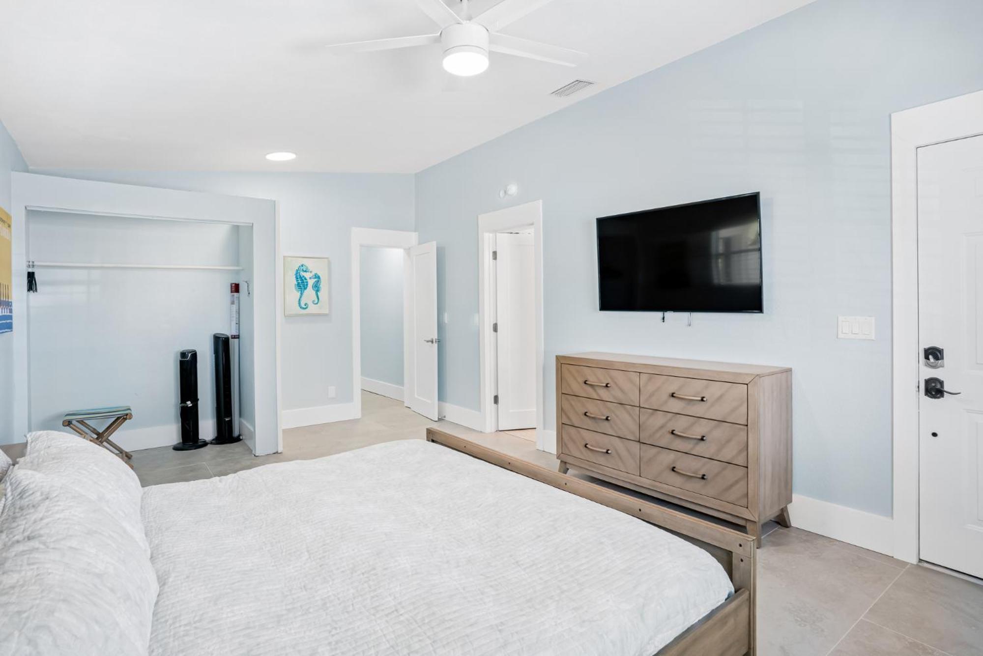 Unleash Paradise At Bahia Paradise With Waterfront Pool & Pet Friendly