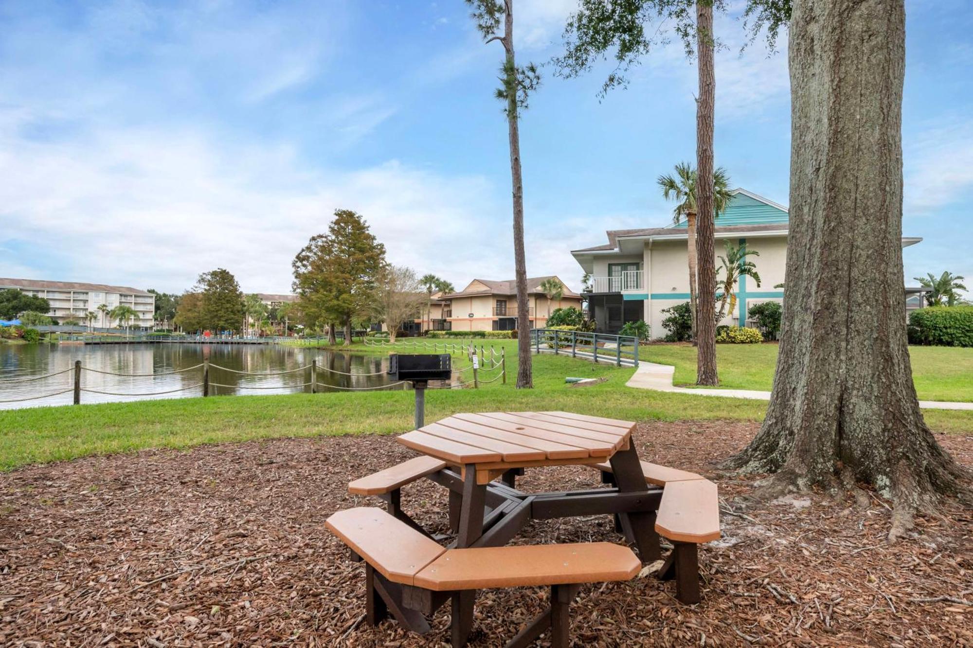 Hilton Vacation Club Aqua Sol Orlando West Resort 4*
