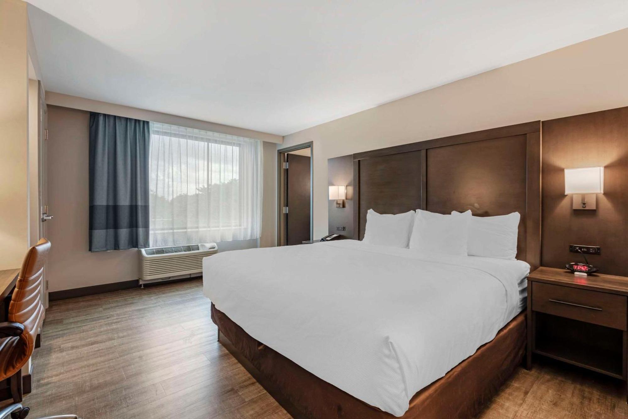 Comfort & Miami International Airport 3*