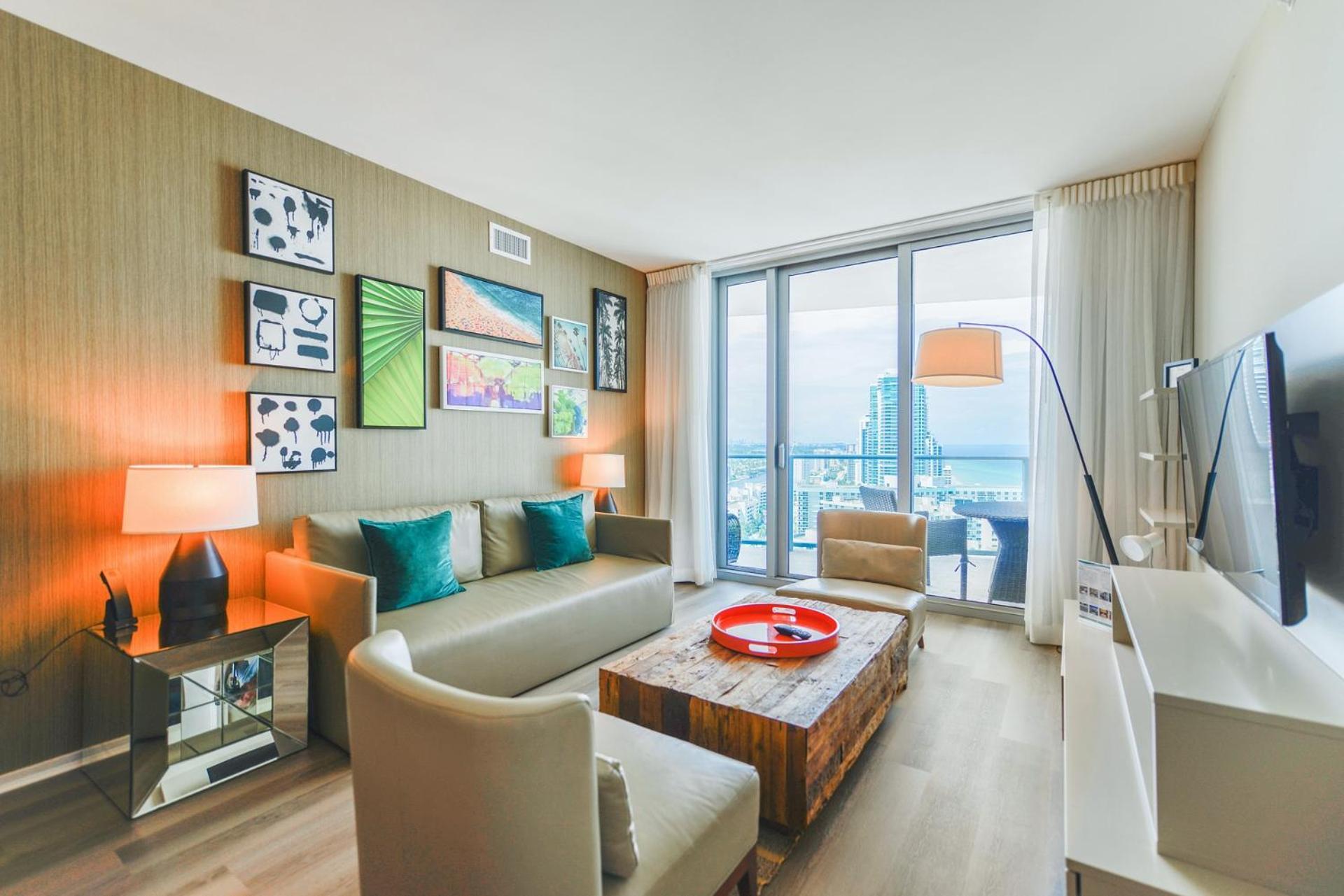 Beautiful Views From A Comfortable With Access! *