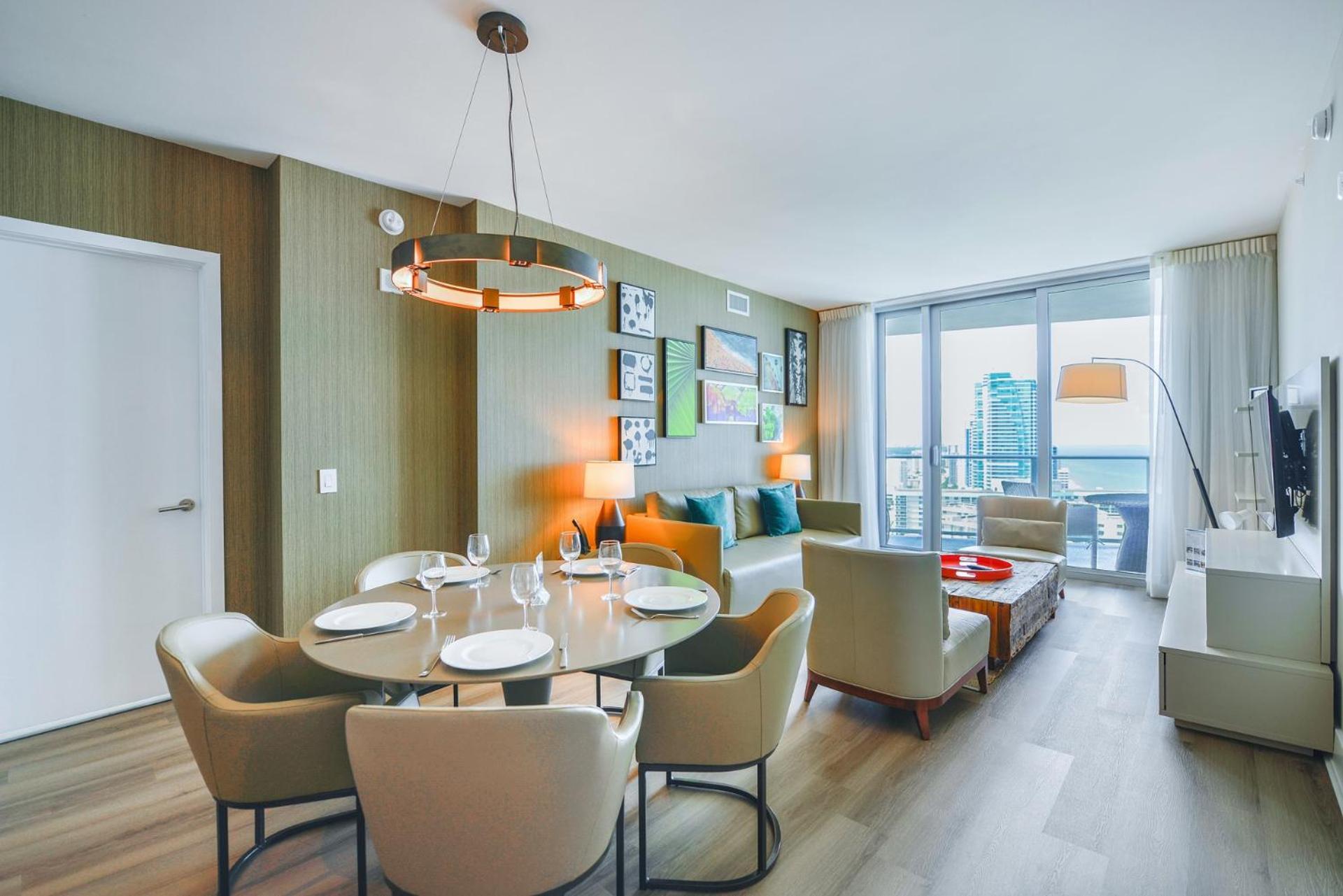 Beautiful Views From A Comfortable With Access! Apartment *