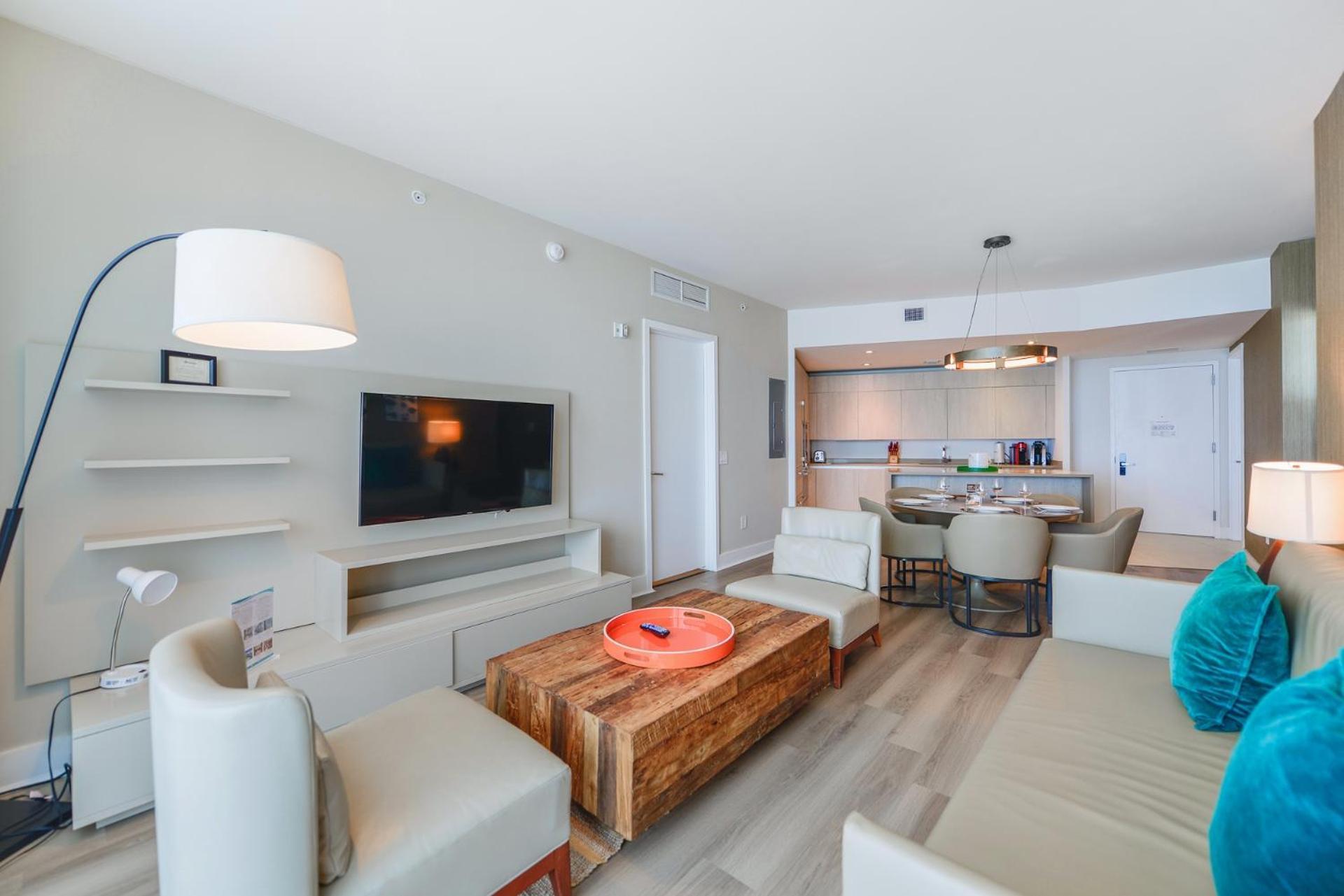 Beautiful Views From A Comfortable With Access! *