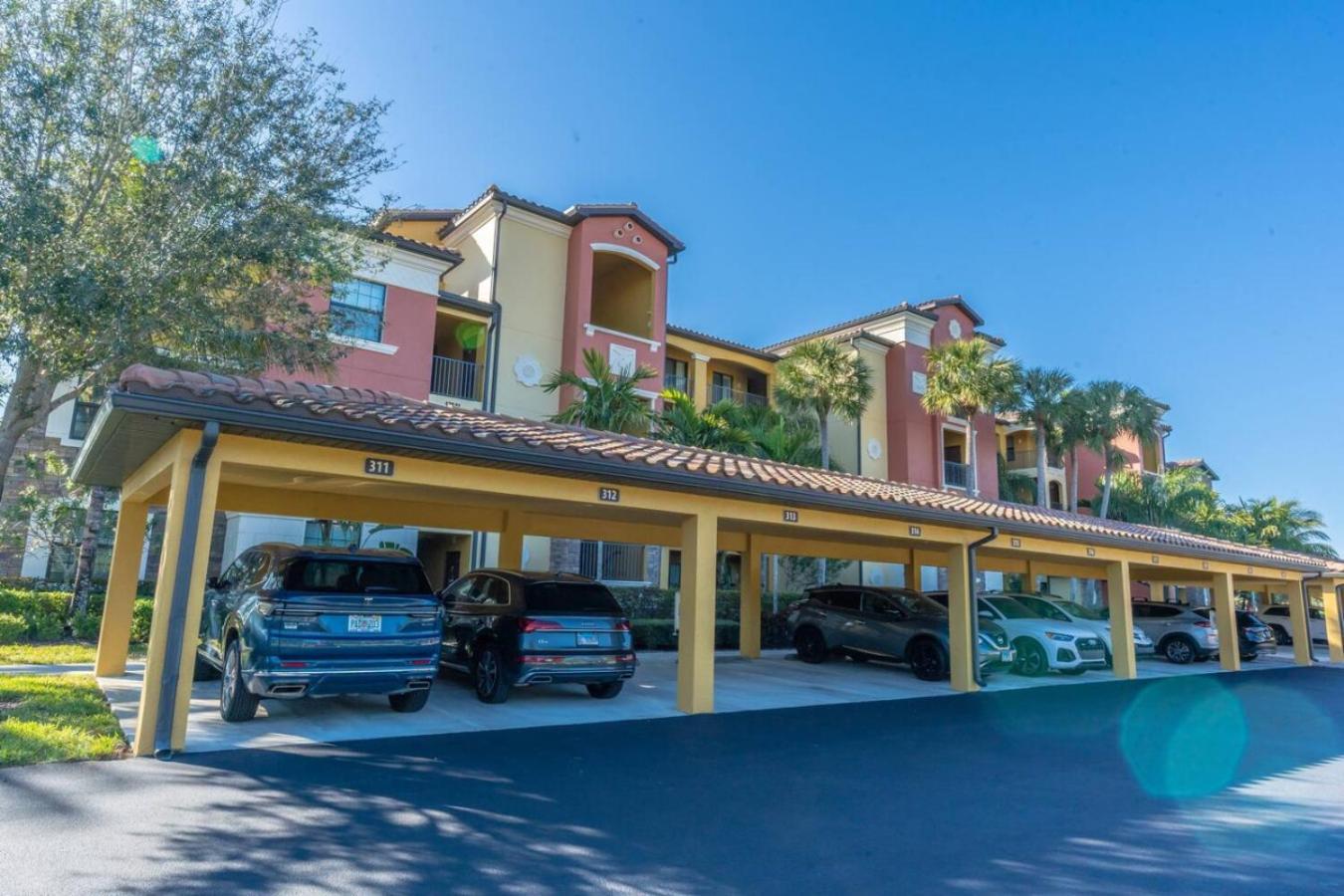 Live In Paradise With Golf Tennis Gym Pools And *