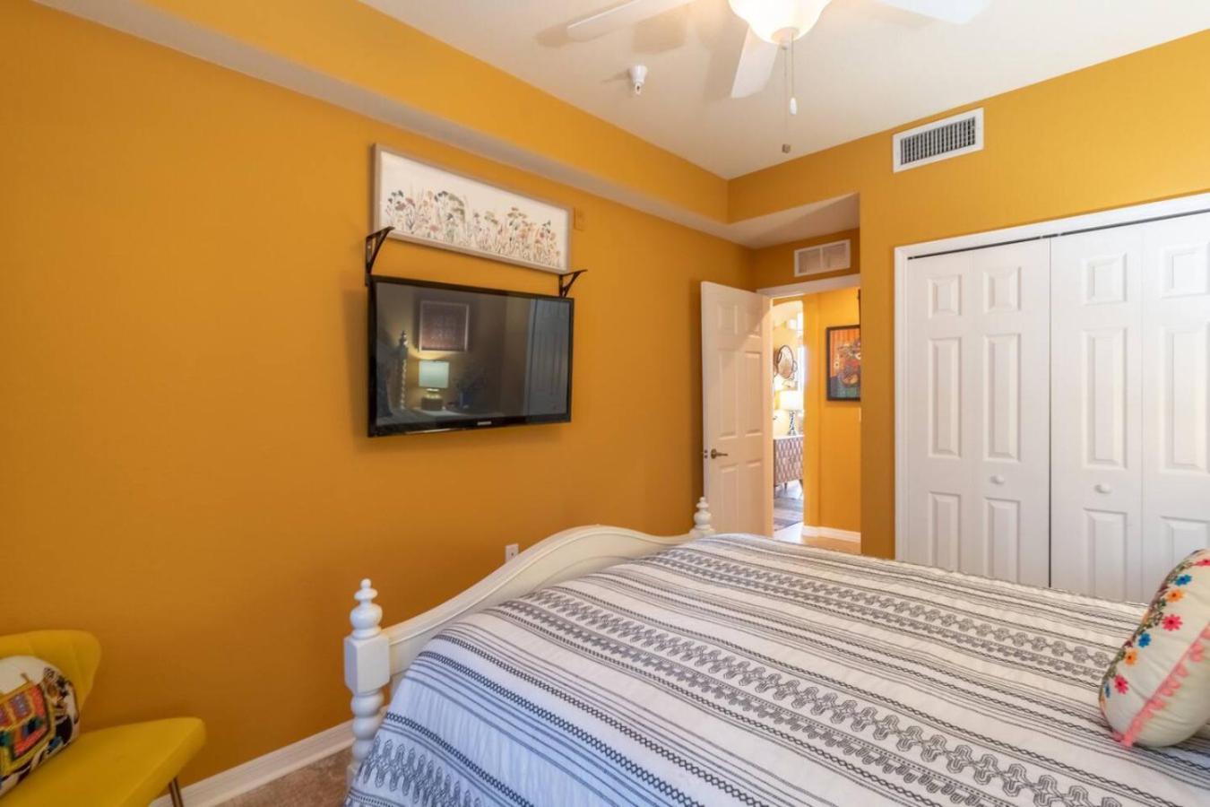 Live In Paradise With Golf Tennis Gym Pools And Holiday home Bonita Springs