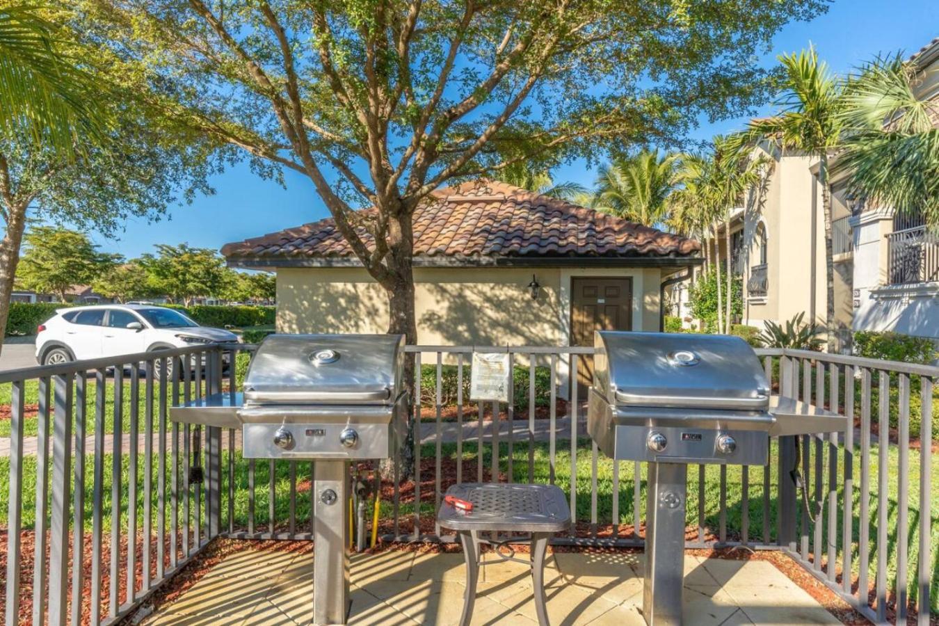 Live In Paradise With Golf Tennis Gym Pools And *