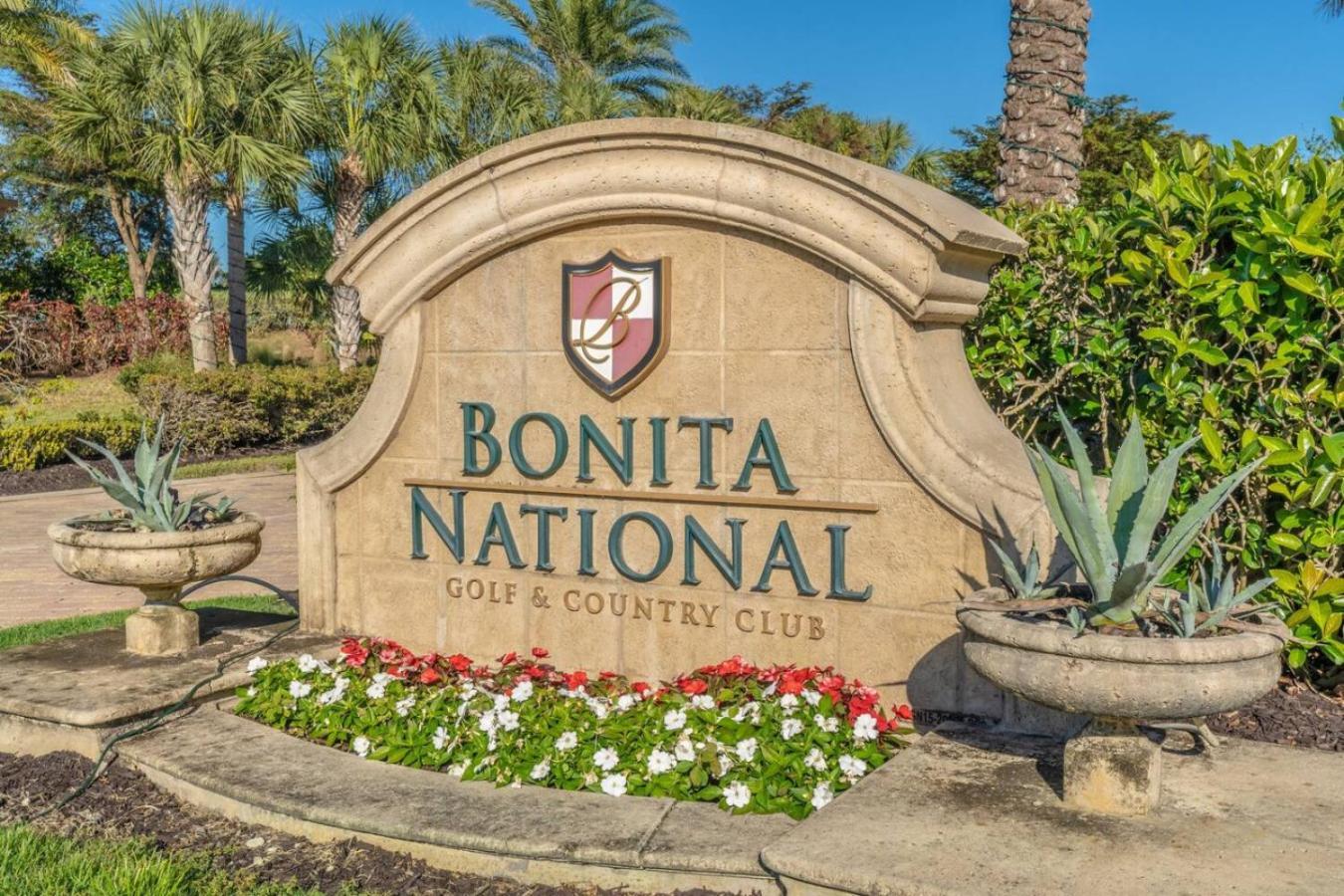 Live In Paradise With Golf Tennis Gym Pools And * Bonita Springs