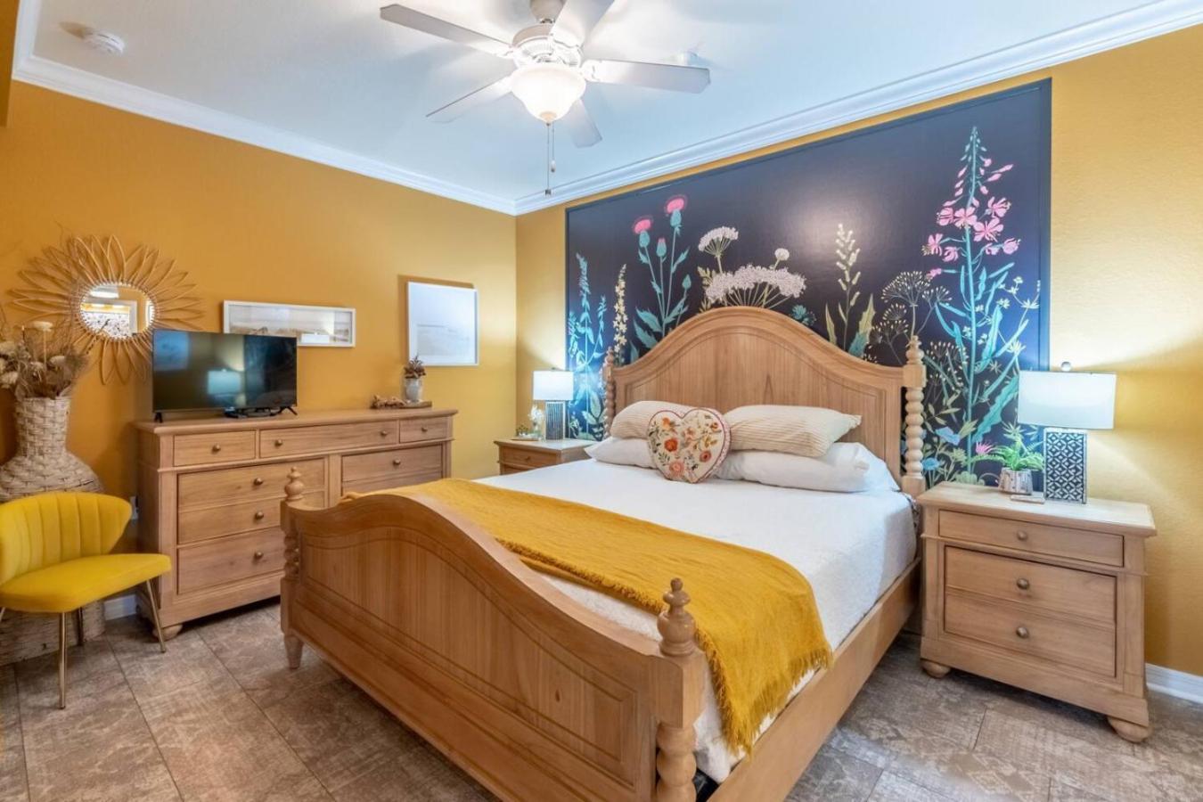 Live In Paradise With Golf Tennis Gym Pools And Holiday home