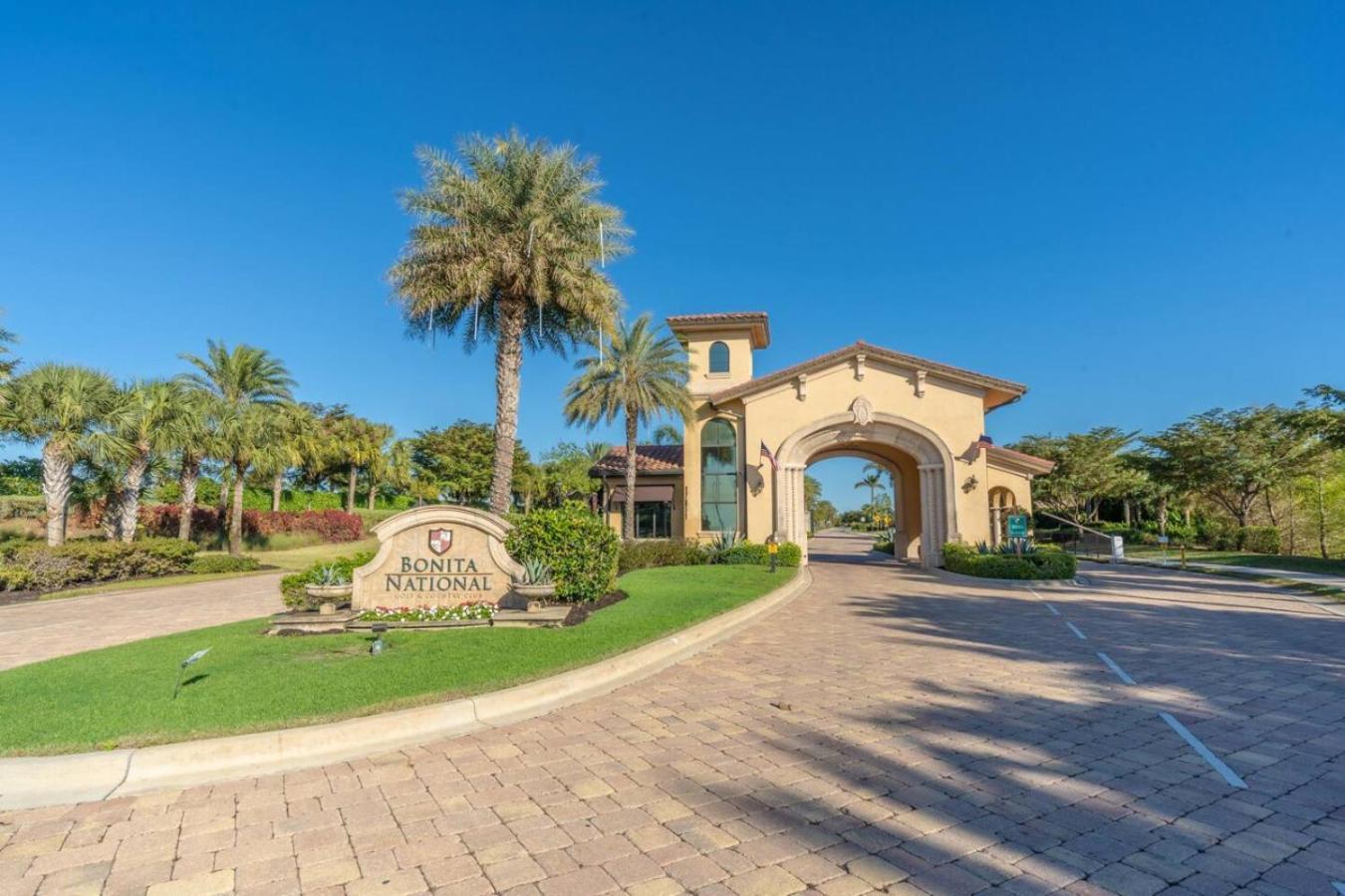 Live In Paradise With Golf Tennis Gym Pools And Holiday home