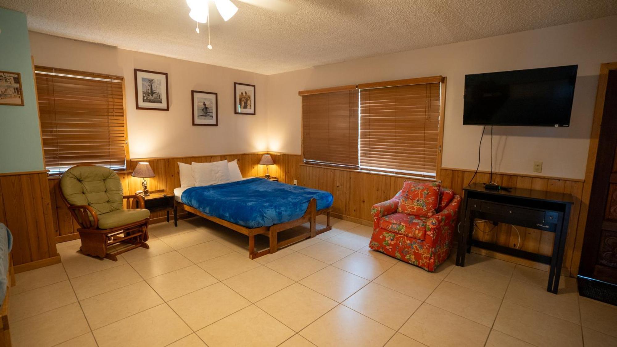N' Mary's Marina Resort *