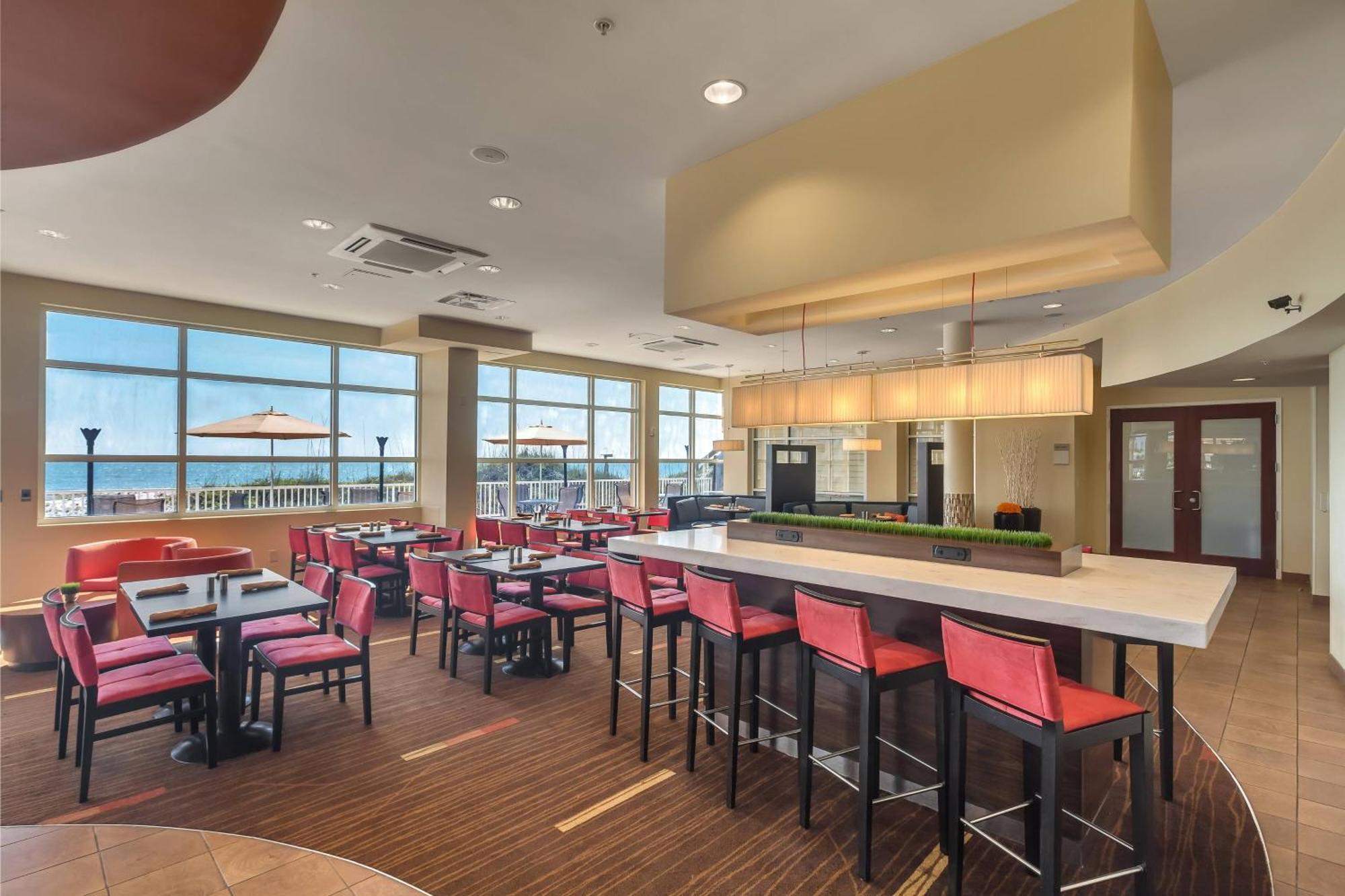 Courtyard By Marriott Jacksonville Oceanfront Hotel 3*