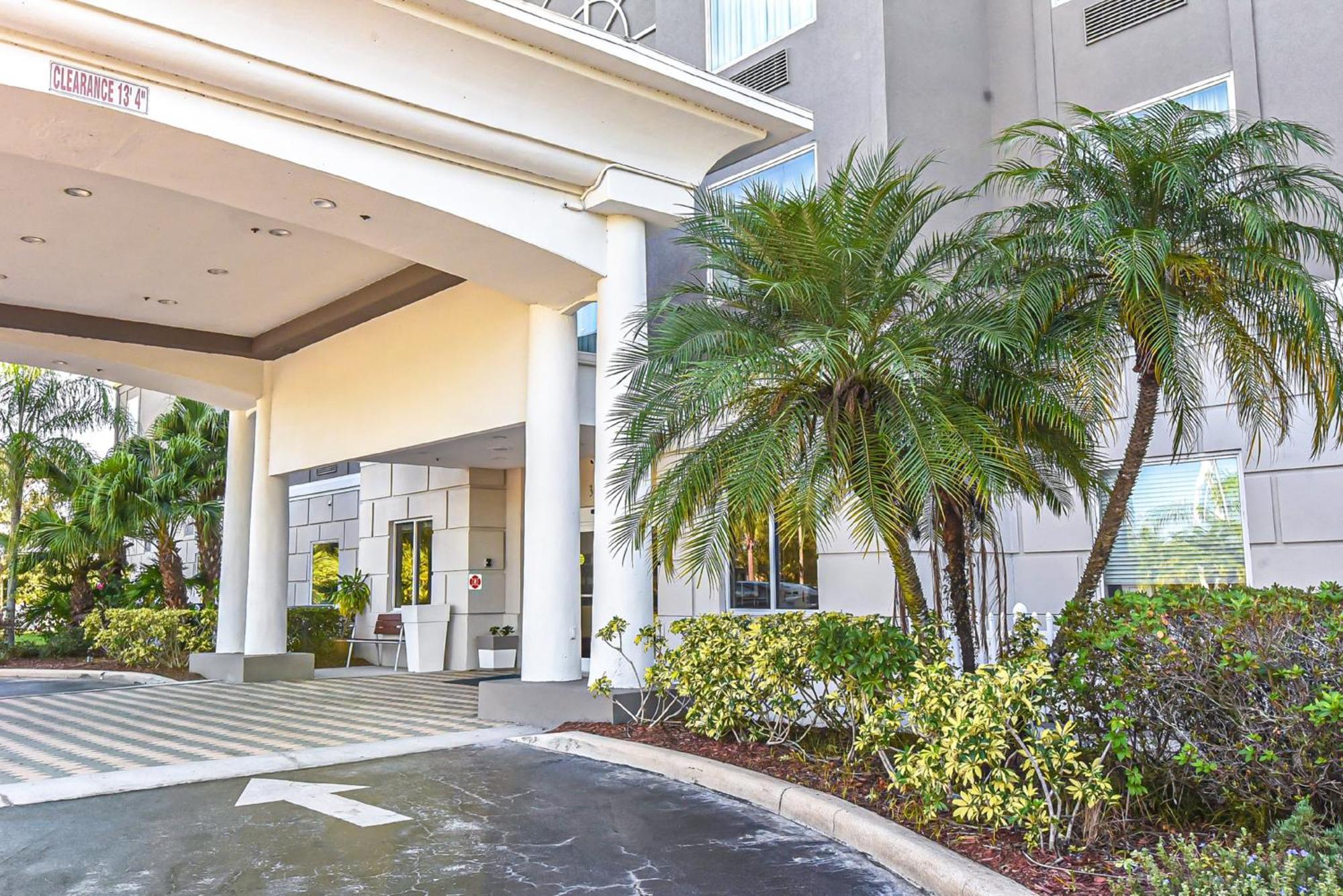 Hotel Express & By Ihg 2*