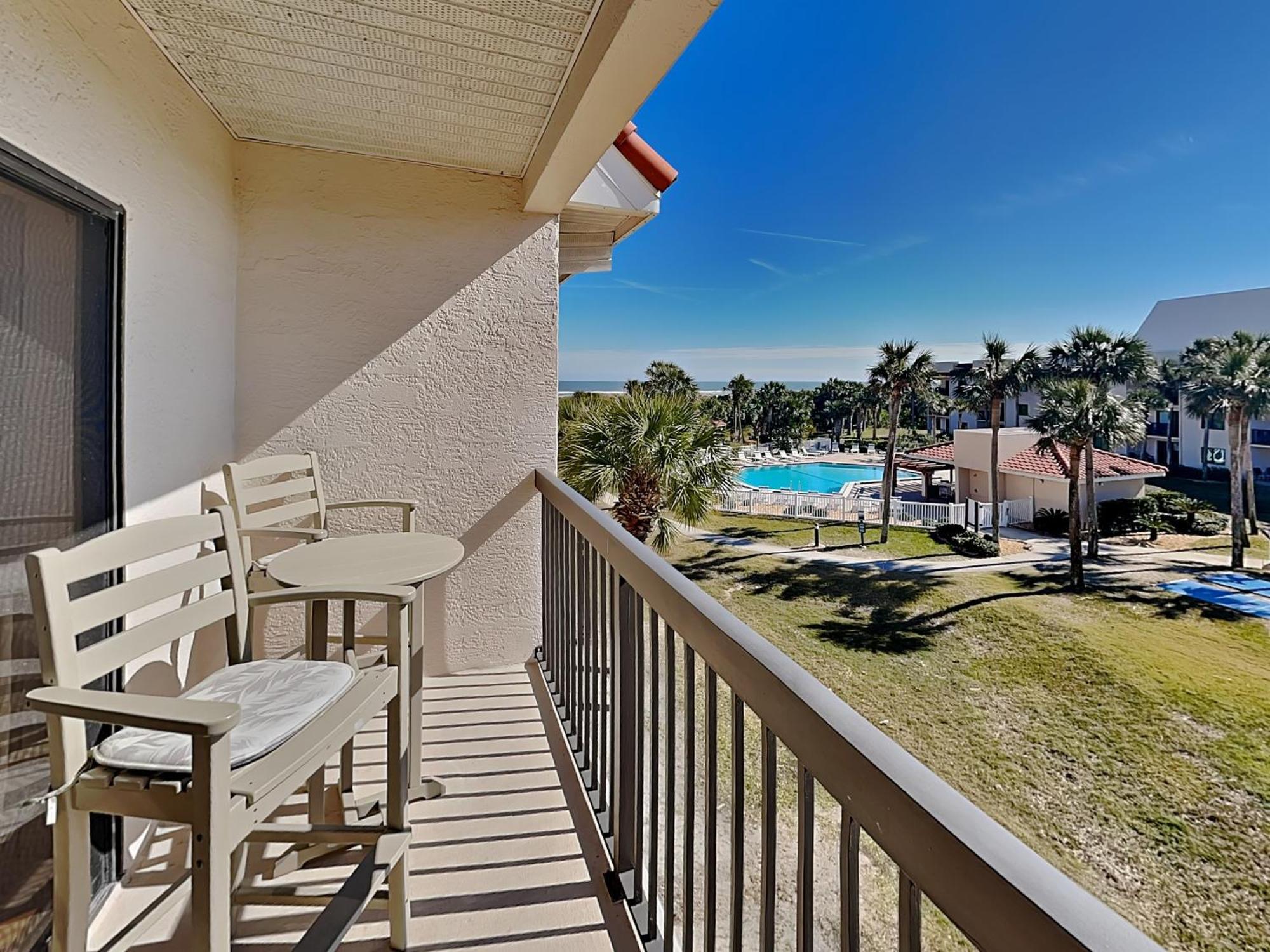 Ocean Village Club Q32 *