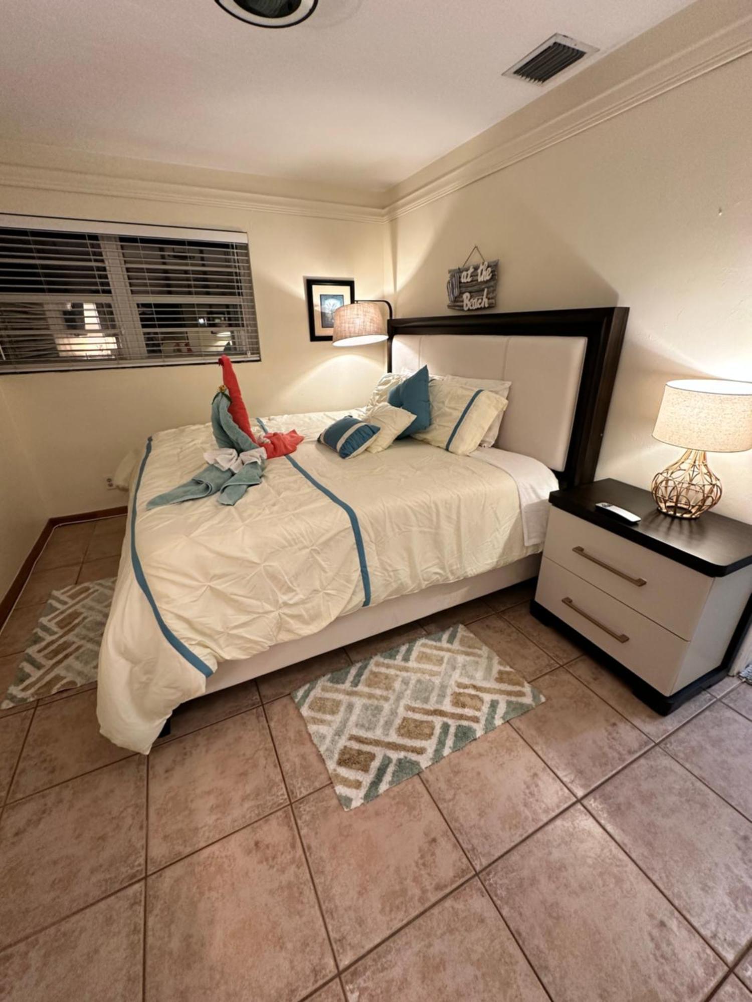 Spaces Sunny Oasis 4br Retreat With 2 King Beds, Amazing Pool, Near South Florida Beaches Holiday home Deerfield Beach