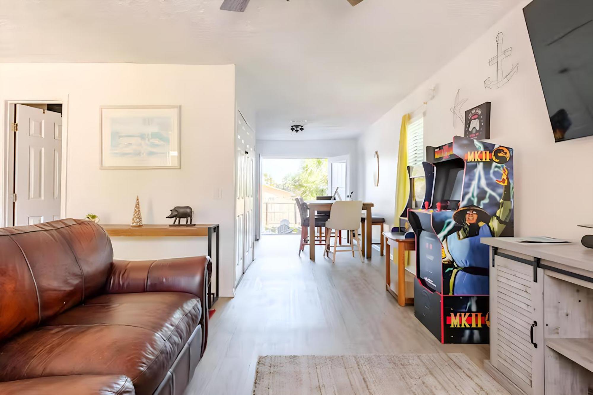 Oceanview Oasis - Relax With Hot Tub, Breakfast, Fire Pit & Putting Green! Holiday home *
