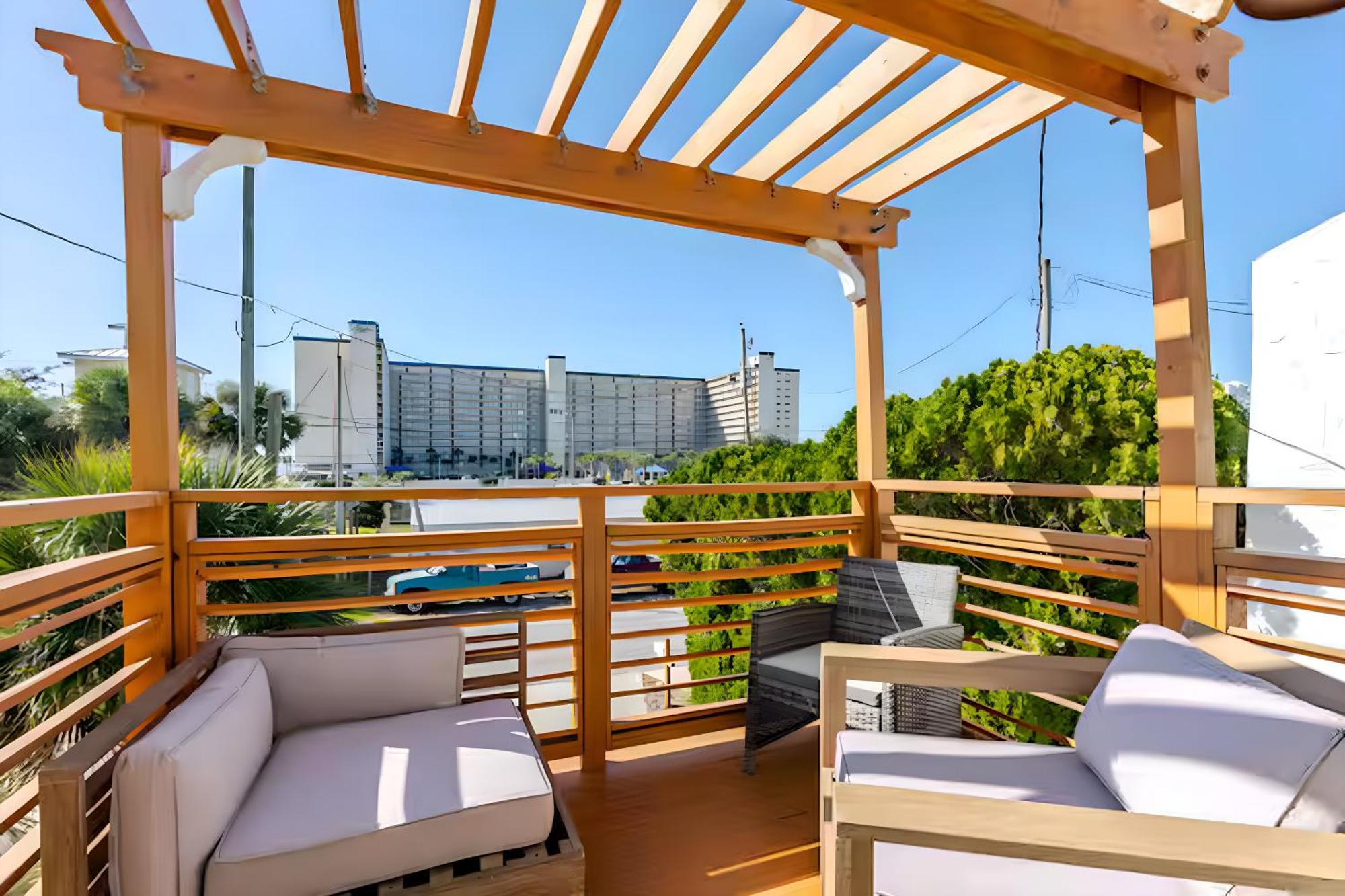 Oceanview Oasis - Relax With Hot Tub, Breakfast, Fire Pit & Putting Green! Panama City Beach
