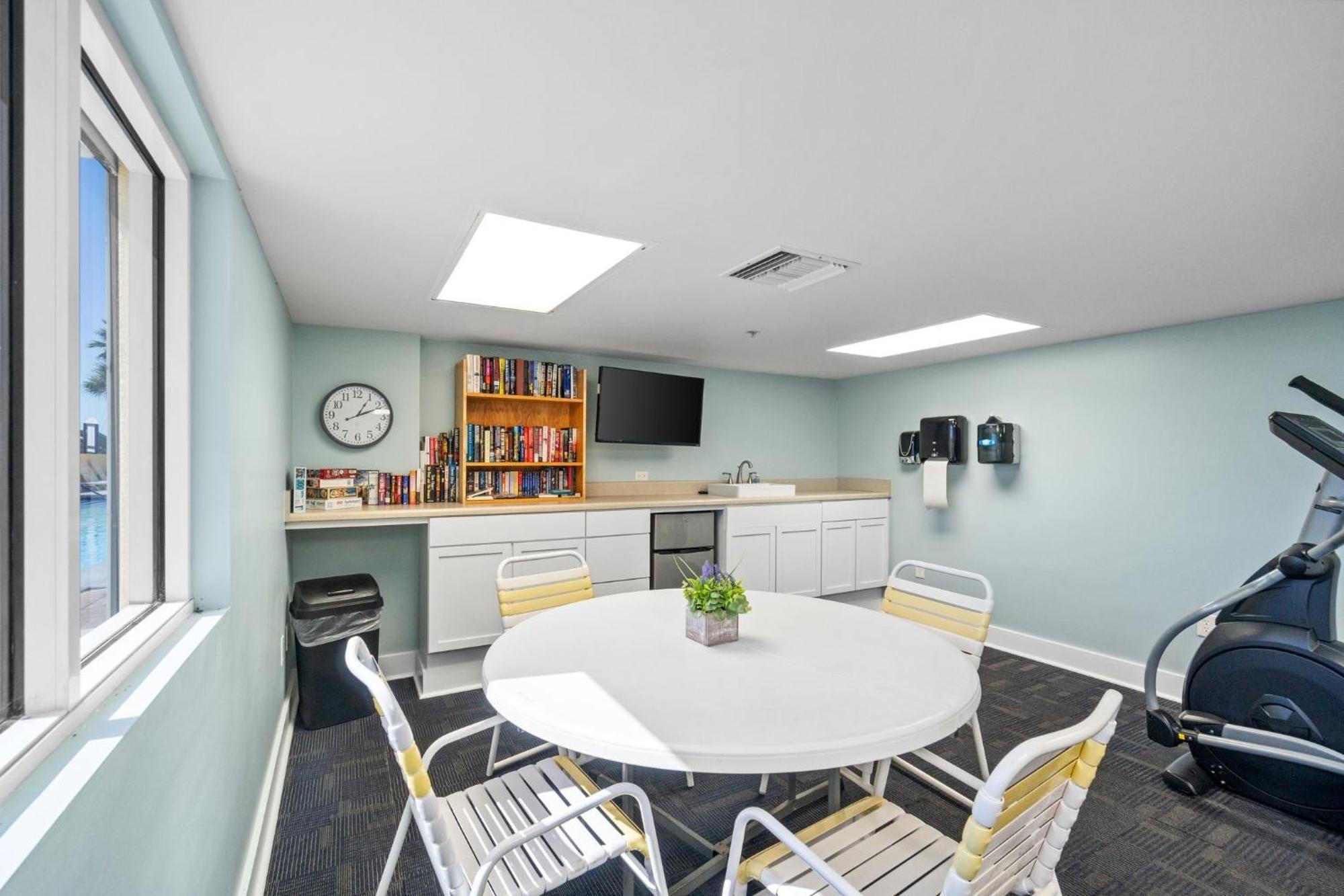 Front Radiant Robins Nest 112, Free Activities Included! Holiday home