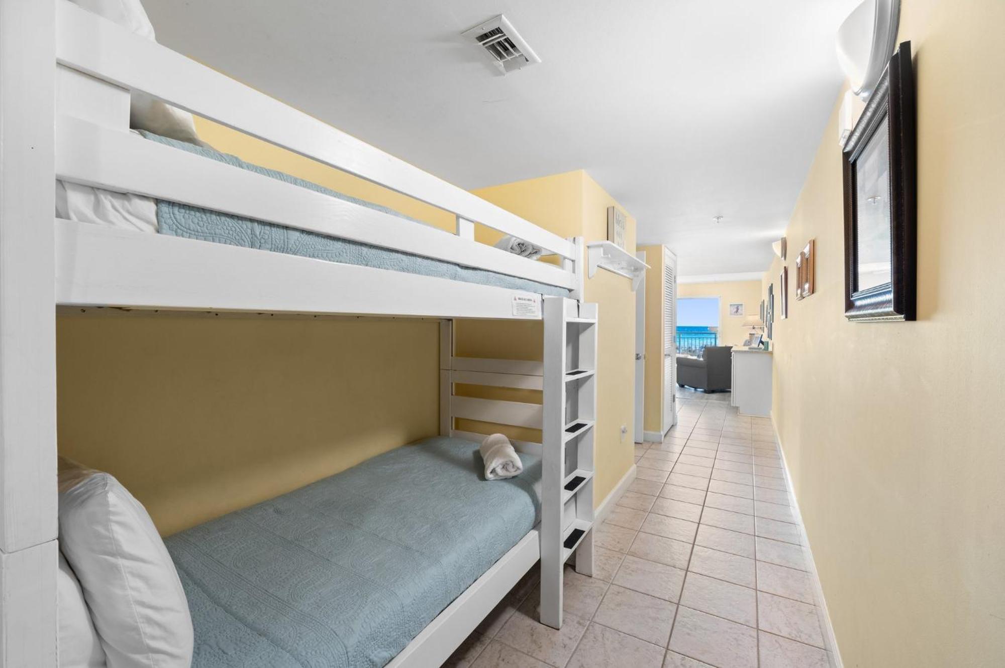 Front Radiant Robins Nest 112, Free Activities Included! Fort Walton Beach