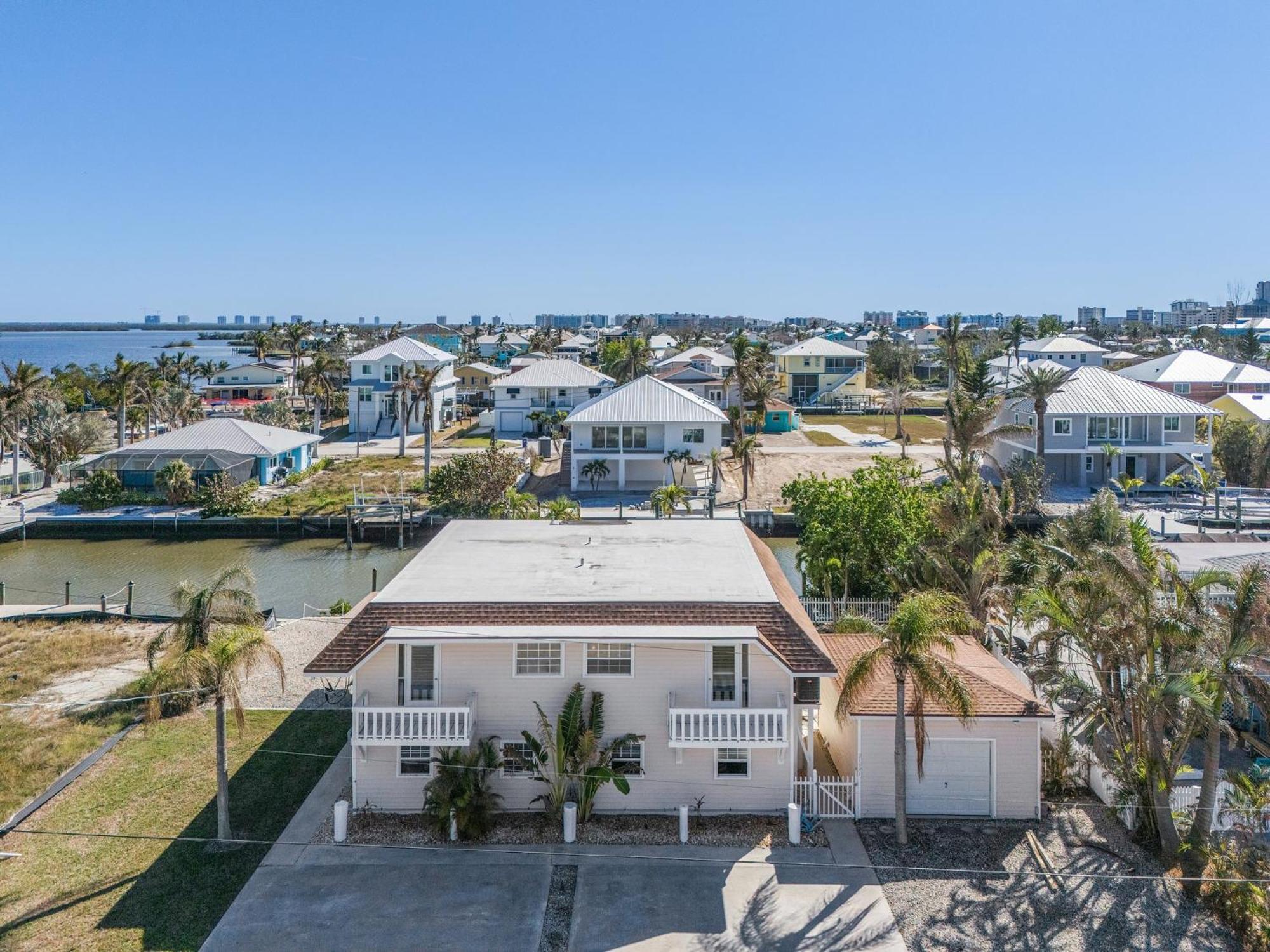 Right Waterfront Duplex W/ Pool & Holiday home Fort Myers Beach