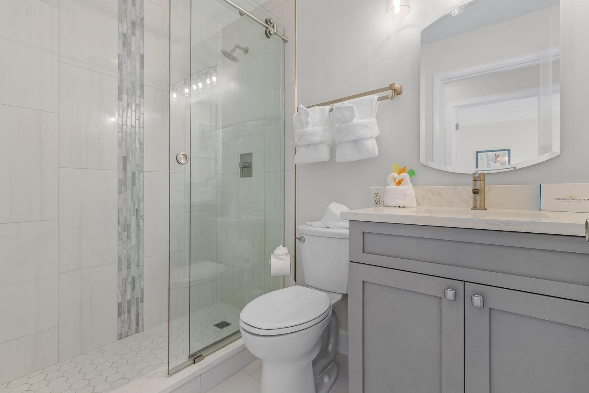 Right Waterfront Duplex W/ Pool & *