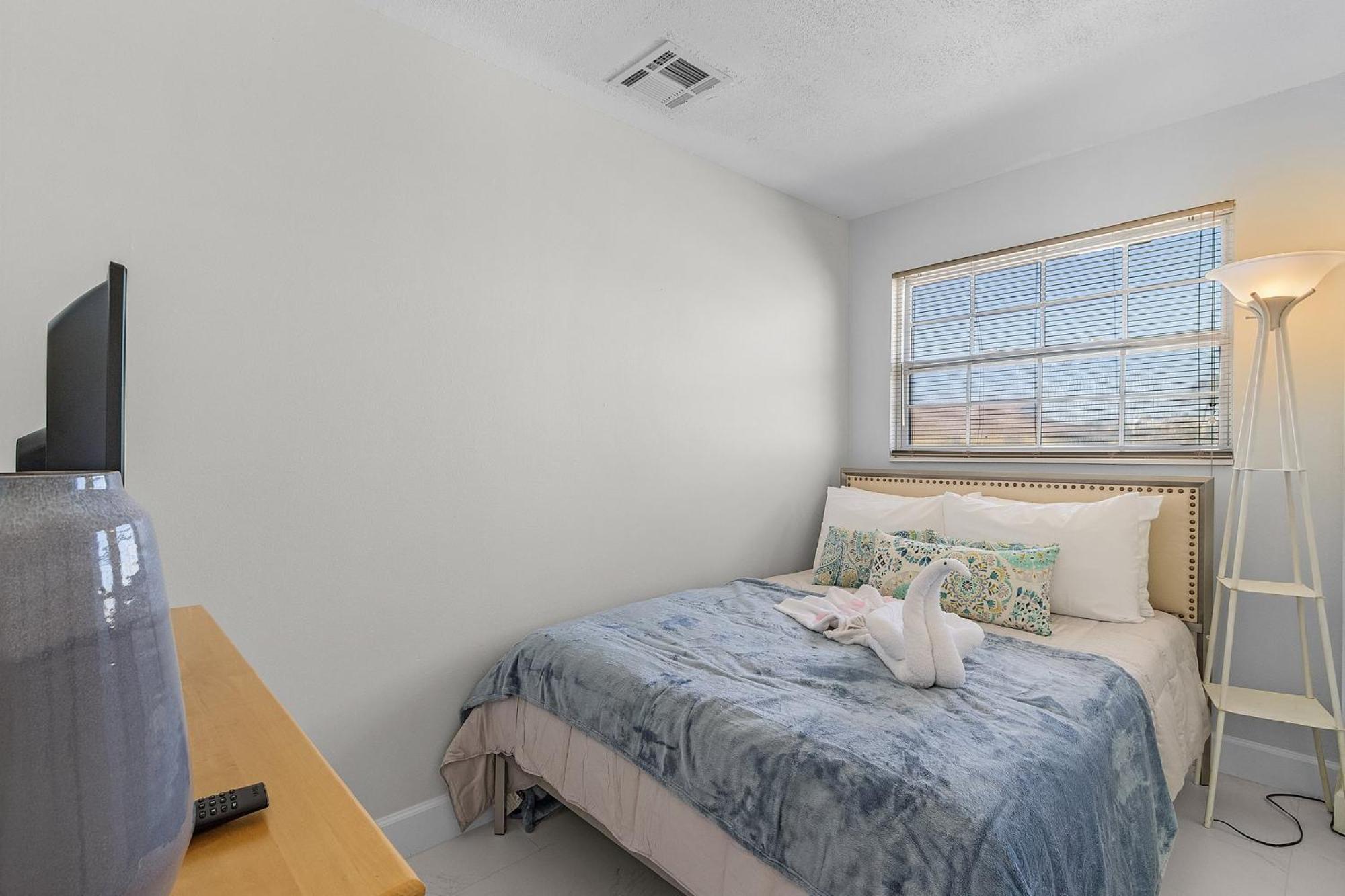 Right Waterfront Duplex W/ Pool & Fort Myers Beach