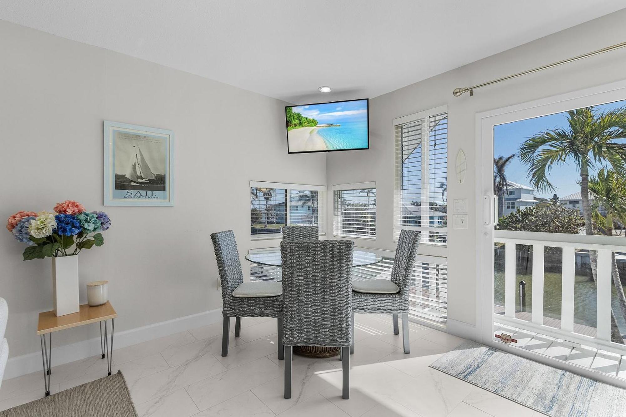 Right Waterfront Duplex W/ Pool & * Fort Myers Beach