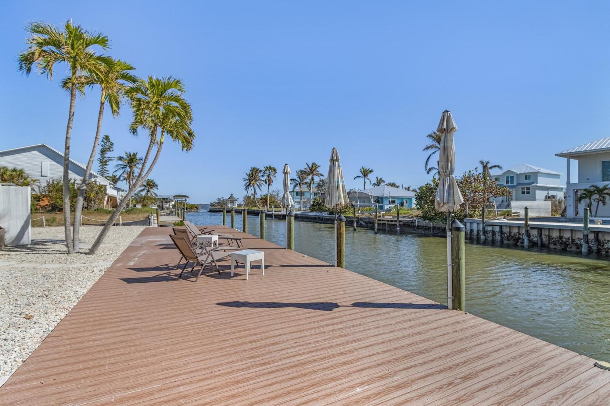 Holiday home Waterfront Duplex W/ Pool & *