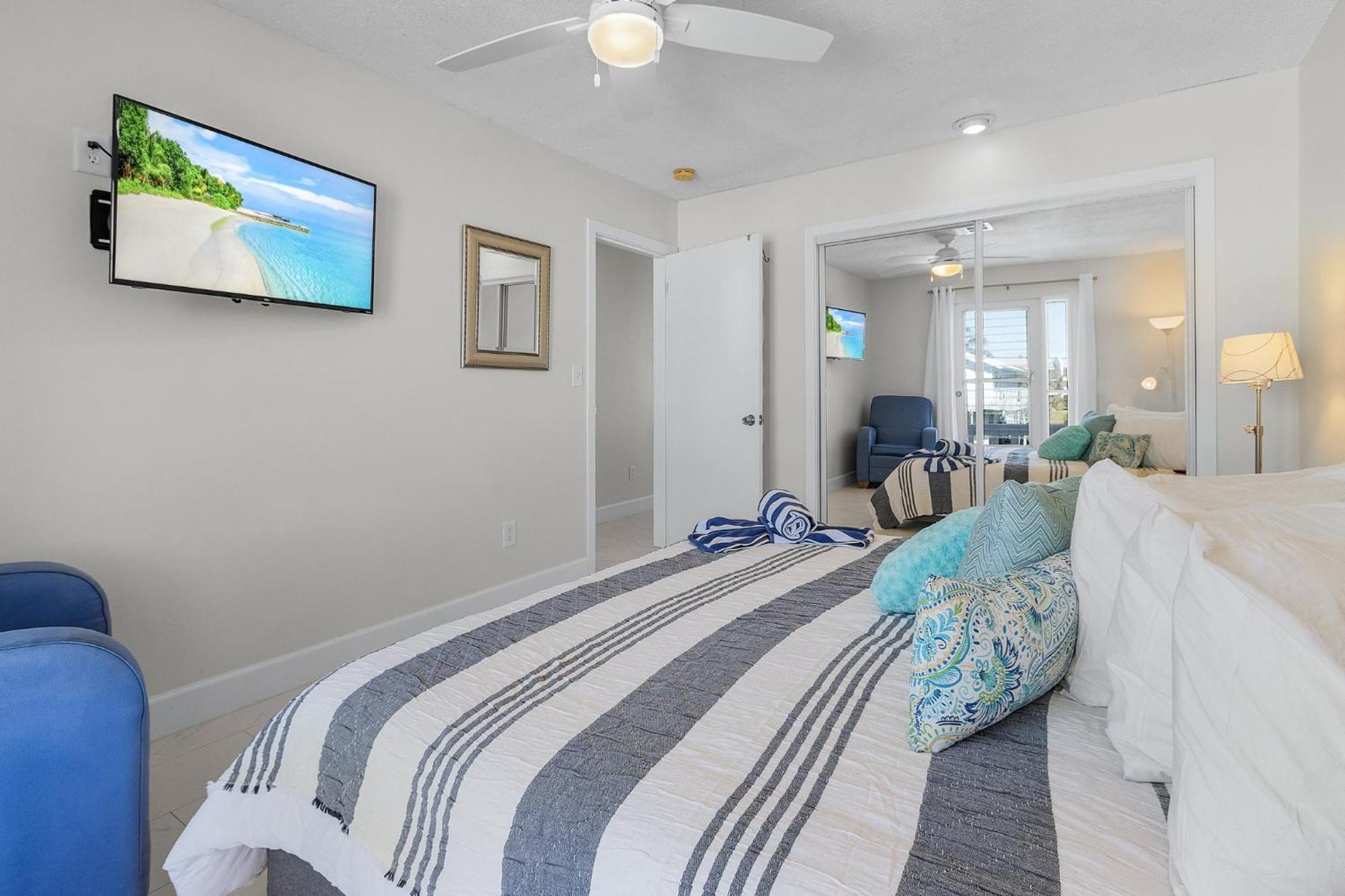 Waterfront Duplex W/ Pool & Holiday home Fort Myers Beach