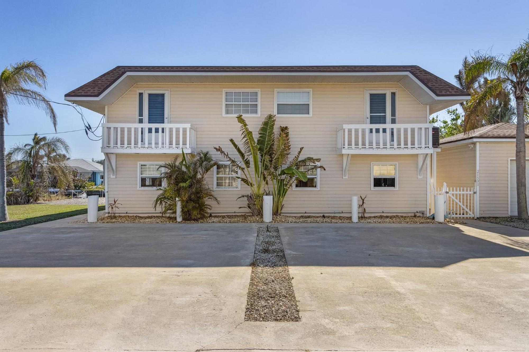 Waterfront Duplex W/ Pool & * Fort Myers Beach