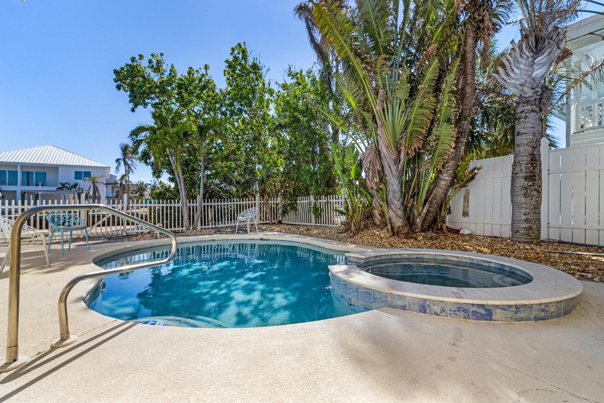 Waterfront Duplex W/ Pool & Holiday home