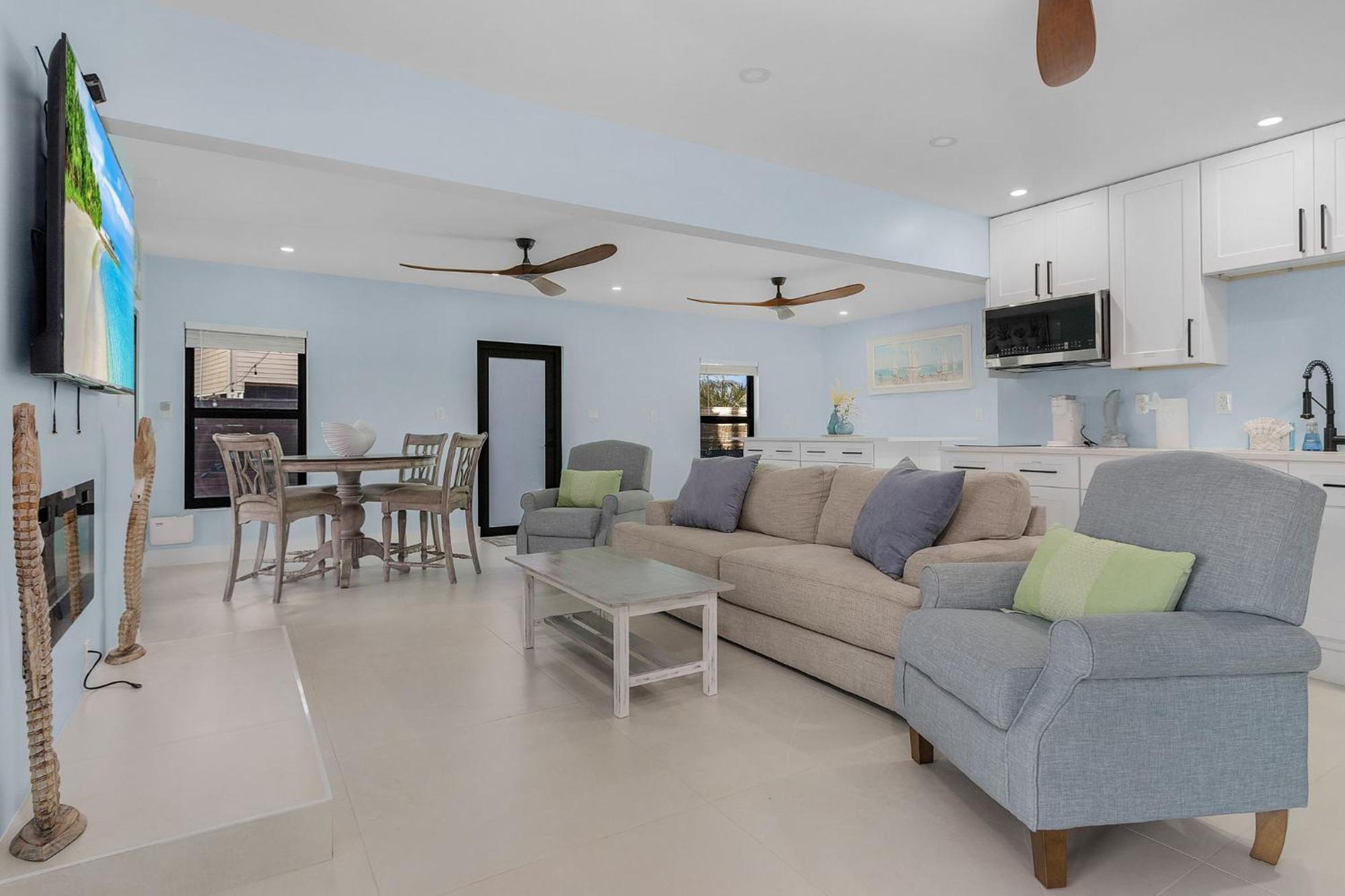 Newly Remodeled Five Bedroom Pool Holiday home Fort Myers Beach