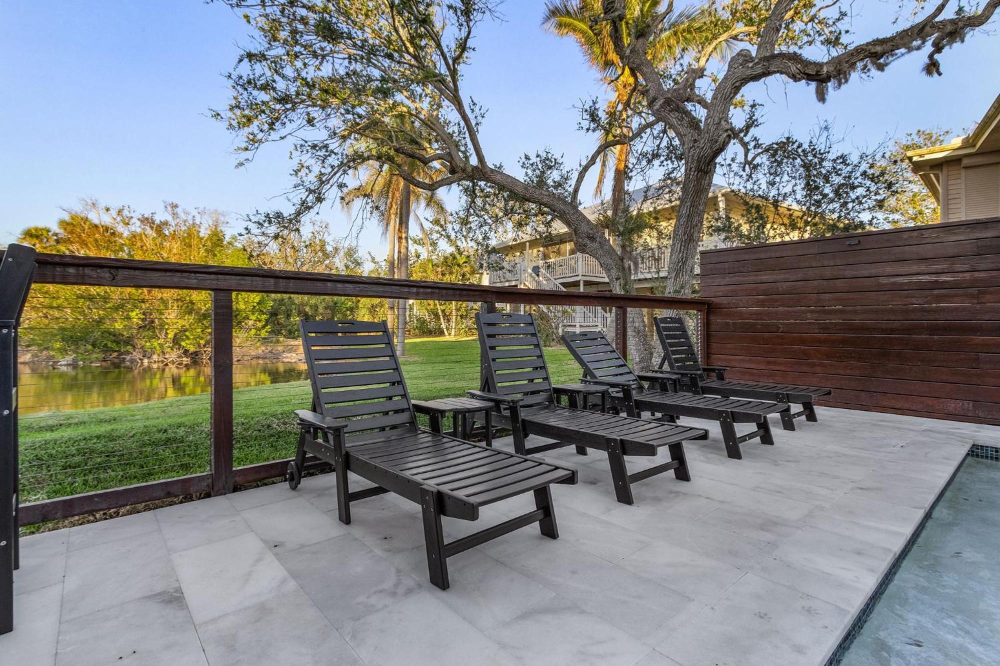 Newly Remodeled Five Bedroom Pool Holiday home