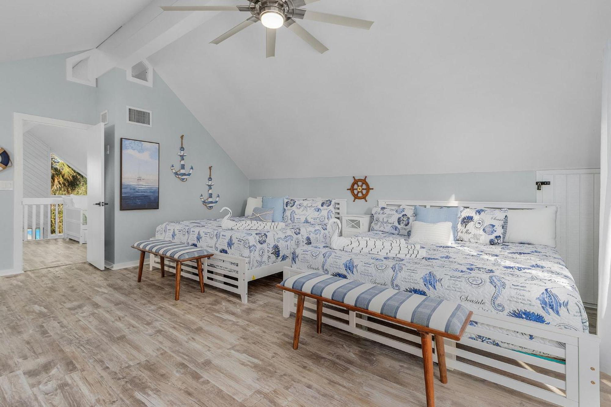 Newly Remodeled Five Bedroom Pool * Fort Myers Beach