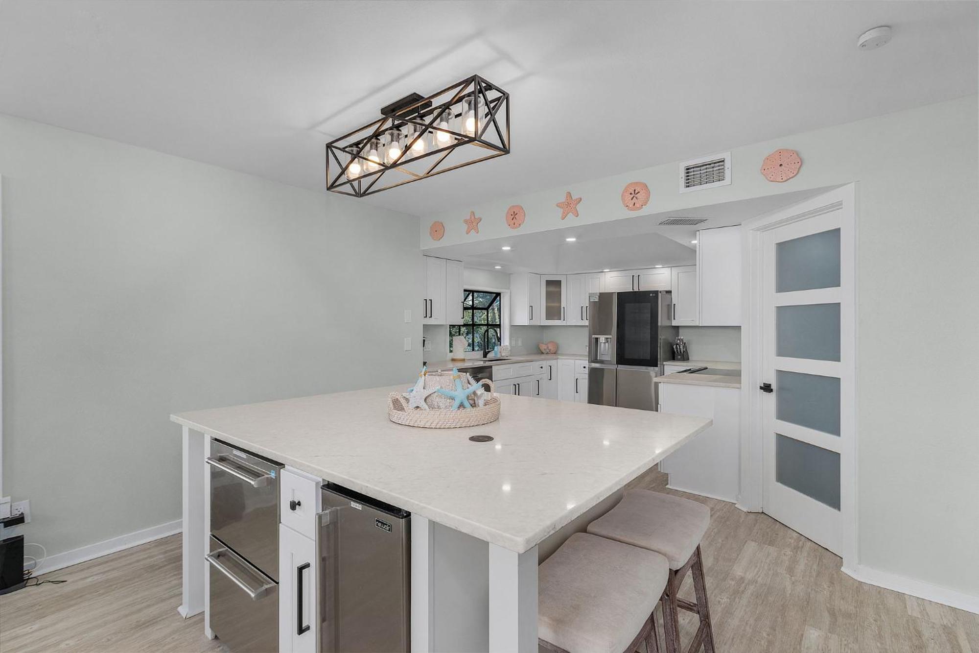 Newly Remodeled Five Bedroom Pool * Fort Myers Beach