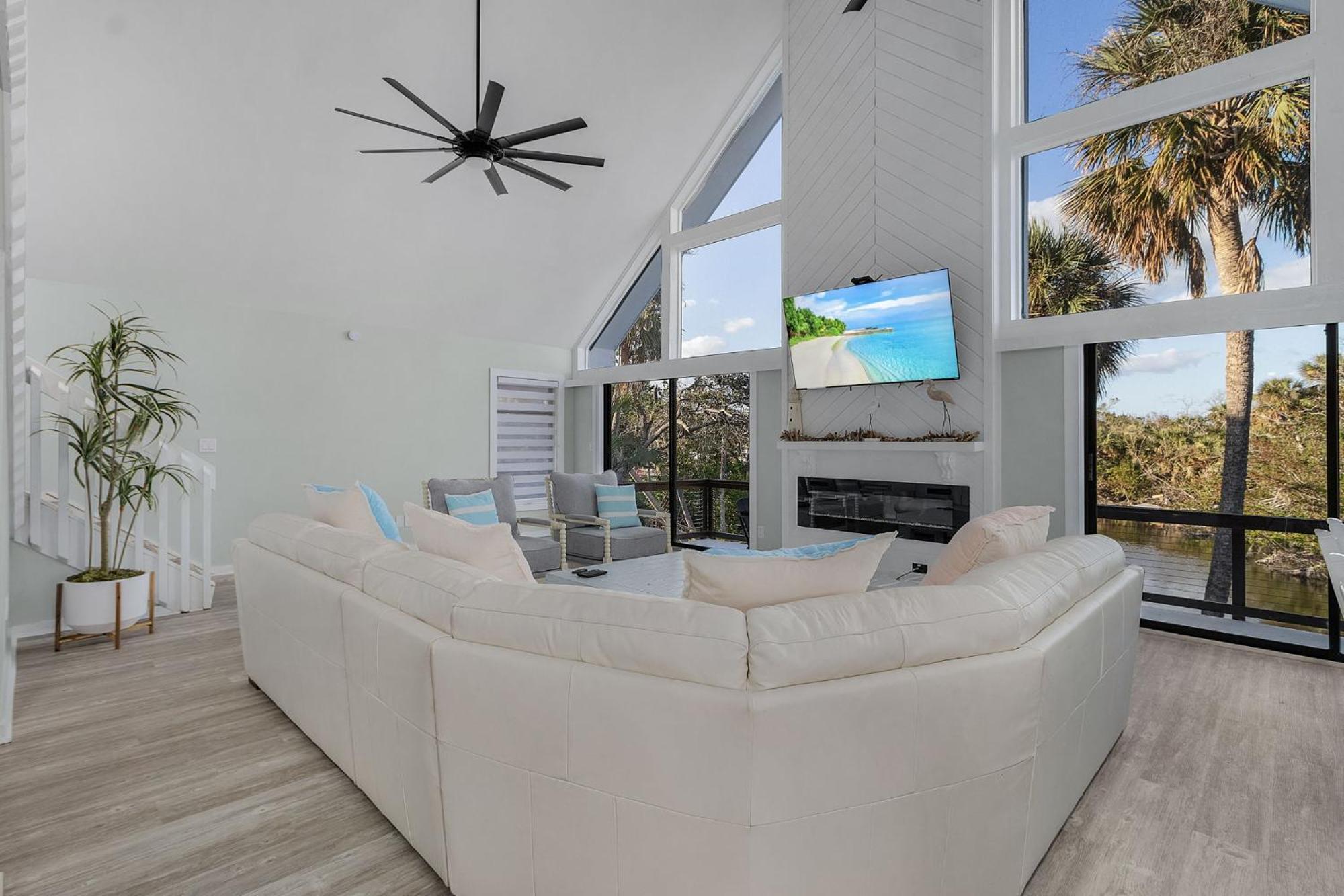 Newly Remodeled Five Bedroom Pool *